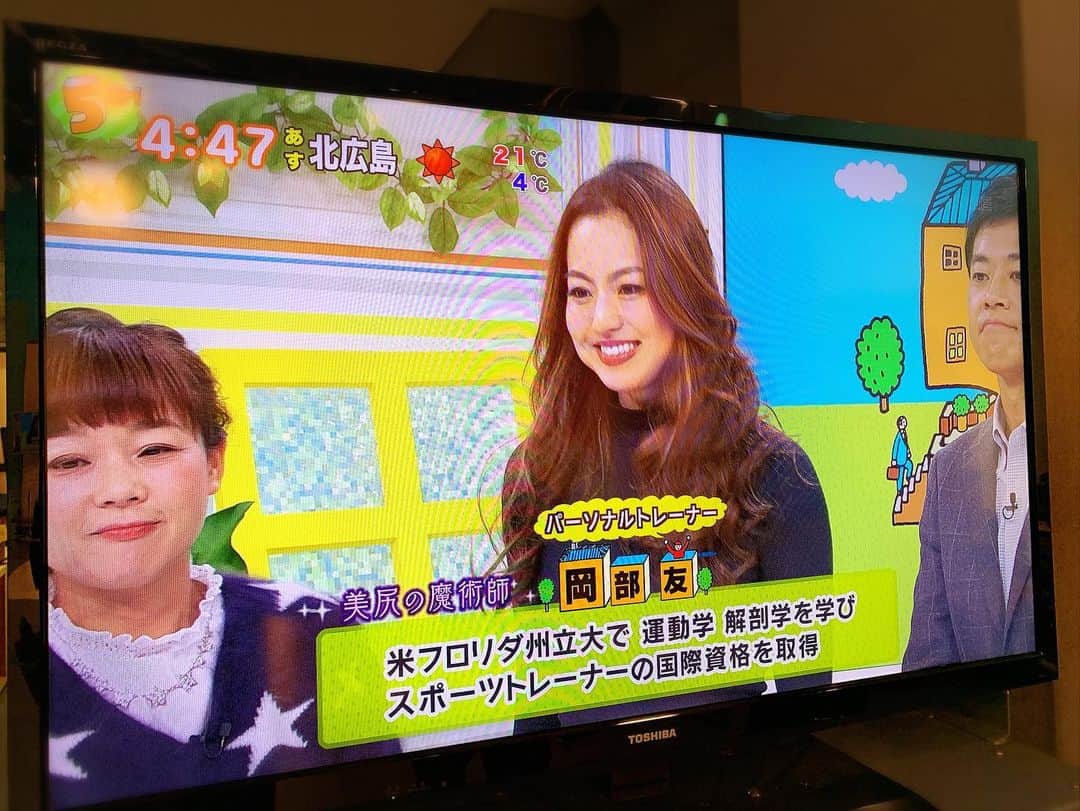 岡部友さんのインスタグラム写真 - (岡部友Instagram)「広島イベントの後は、みみより5UP生放送に出演しましたー！ みなさん暖かく迎えてくださり、楽しく収録できましたー！  収録前に時間ができたので広島城まで走りに行きましたーwマネージャーは巻き込み事故ですw また広島のみなさんに会いに来たいです！  #fitnessmotivation #岡部友 #美尻 #桃尻 #美尻トレーニング #spiceupfitness #スパイスアップフィットネス #gluteband #hipthrust #ヒップアップ #ヒップスラスト #ヒップトレーニング」11月5日 20時28分 - tomo_fitness