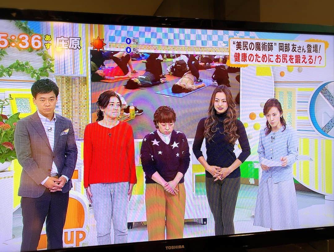 岡部友さんのインスタグラム写真 - (岡部友Instagram)「広島イベントの後は、みみより5UP生放送に出演しましたー！ みなさん暖かく迎えてくださり、楽しく収録できましたー！  収録前に時間ができたので広島城まで走りに行きましたーwマネージャーは巻き込み事故ですw また広島のみなさんに会いに来たいです！  #fitnessmotivation #岡部友 #美尻 #桃尻 #美尻トレーニング #spiceupfitness #スパイスアップフィットネス #gluteband #hipthrust #ヒップアップ #ヒップスラスト #ヒップトレーニング」11月5日 20時28分 - tomo_fitness