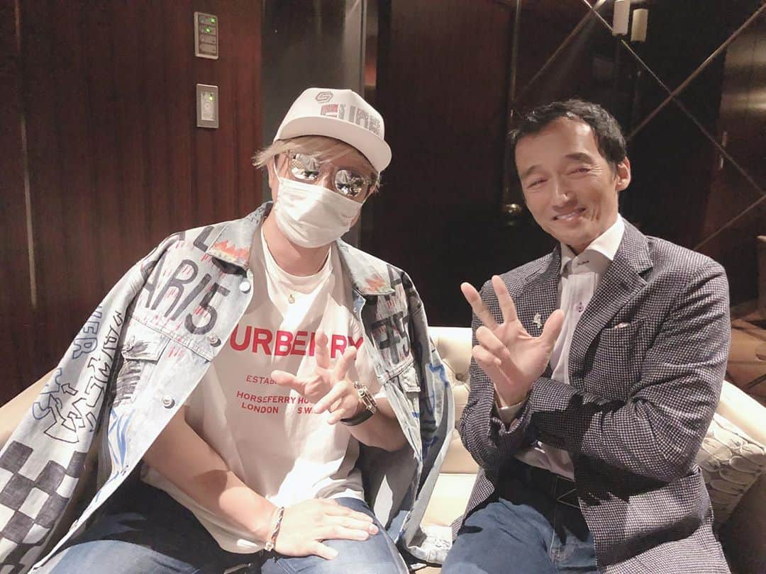 ラファエルさんのインスタグラム写真 - (ラファエルInstagram)「大原社長達とミーティング 【俺が日本を獲るなら】 インデペンデンスデイみたいに、いきなりホワイトハウスをぶっとばすような真似はしない。 ローカルから静かに攻めて、周りが気づいた時には誰にも止めれないようにする。  #大原社長 #ラファエル #時給日本一youtuber  #日本一自由なyoutuber」11月5日 20時37分 - raphaelangel8183