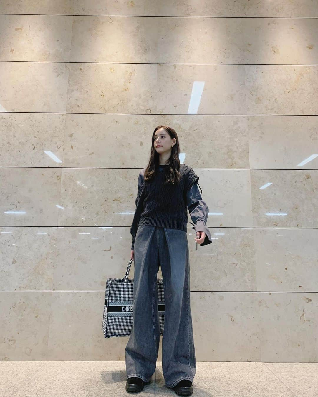 新木優子さんのインスタグラム写真 - (新木優子Instagram)「私服  tops : @amerivintage  bottom : @johnlawrencesullivan_official  shoes : @sly_official  bag : @dior  accessory : @knowhowjewelry  #fashion #mystyle」11月5日 20時47分 - yuuuuukko_