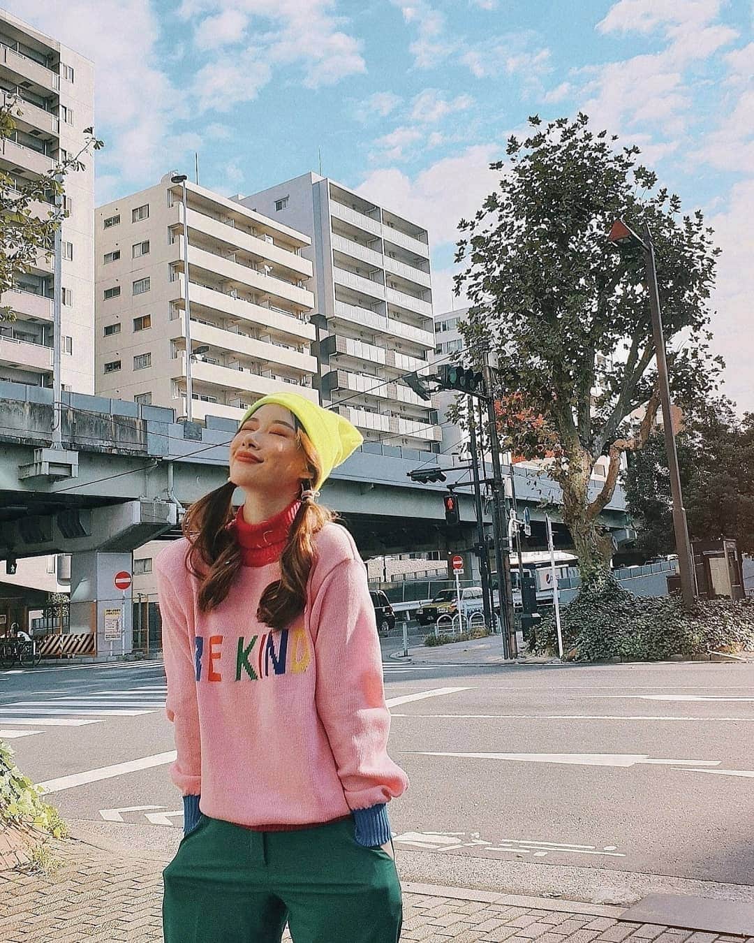 エリッサ・ヤマダのインスタグラム：「Overused phrase, but bears repeating. #bekind 🌈💖 #ellejessintokyo #ellejessinjapan」