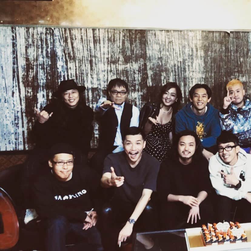 のインスタグラム：「Zeebra氏と 対談させて 頂きました🥀 HIPHOP と #新刊sex ✔︎ https://www.gentosha.jp/article/13794/ #フリースタイルダンジョン」