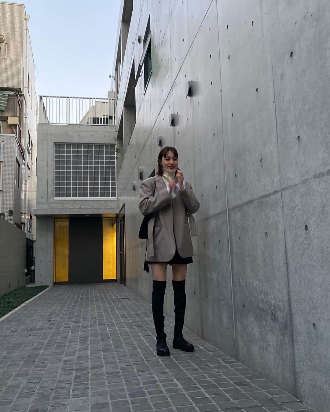 Kayumi Asukaさんのインスタグラム写真 - (Kayumi AsukaInstagram)「今季はロングブーツ👢に目がない これは、去年のzaraかな？ 私の好きな季節になってきた❄️ #ロングブーツ  #ロンドンブーツ1号2号  #言いたくなるよね #ootd #ppap  #言いたくなるよね」11月5日 21時14分 - kayumiasuka