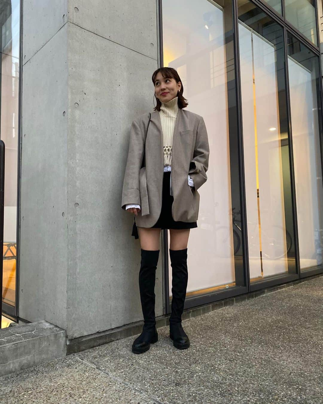 Kayumi Asukaのインスタグラム：「今季はロングブーツ👢に目がない これは、去年のzaraかな？ 私の好きな季節になってきた❄️ #ロングブーツ  #ロンドンブーツ1号2号  #言いたくなるよね #ootd #ppap  #言いたくなるよね」