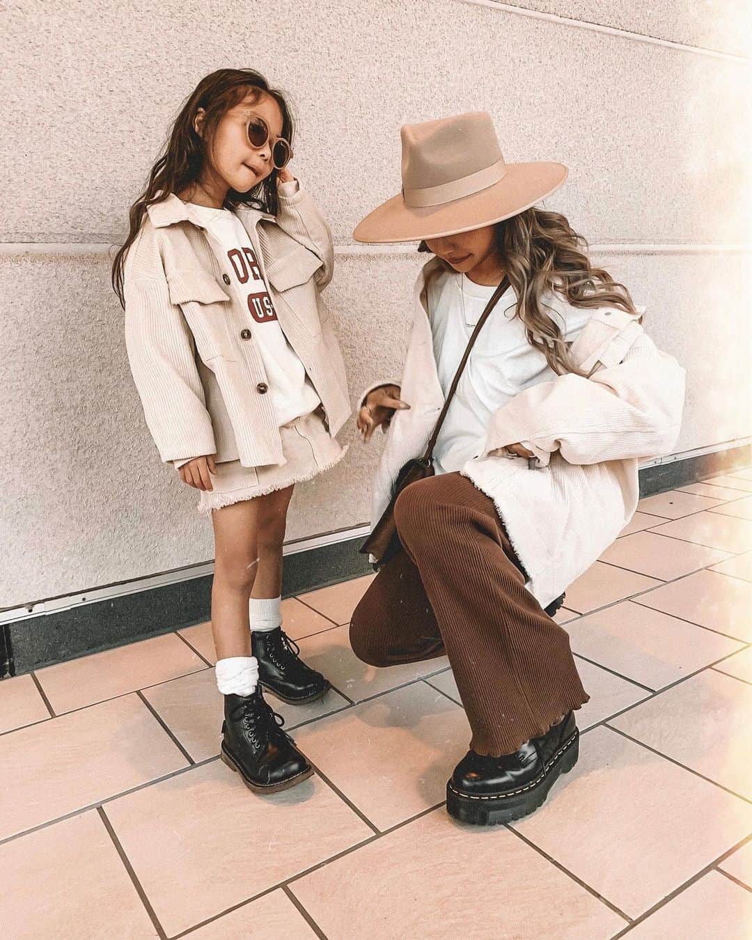 ✷kana✷のインスタグラム：「🐒 . . りー何この顔w コーデュロイ好きすぎて kidsの形いいジャケット必死で探した🔍 . キッズファッションはやっぱり 秋冬がかわいいなー❤︎ お洋服はタグ🏷付けてます！」