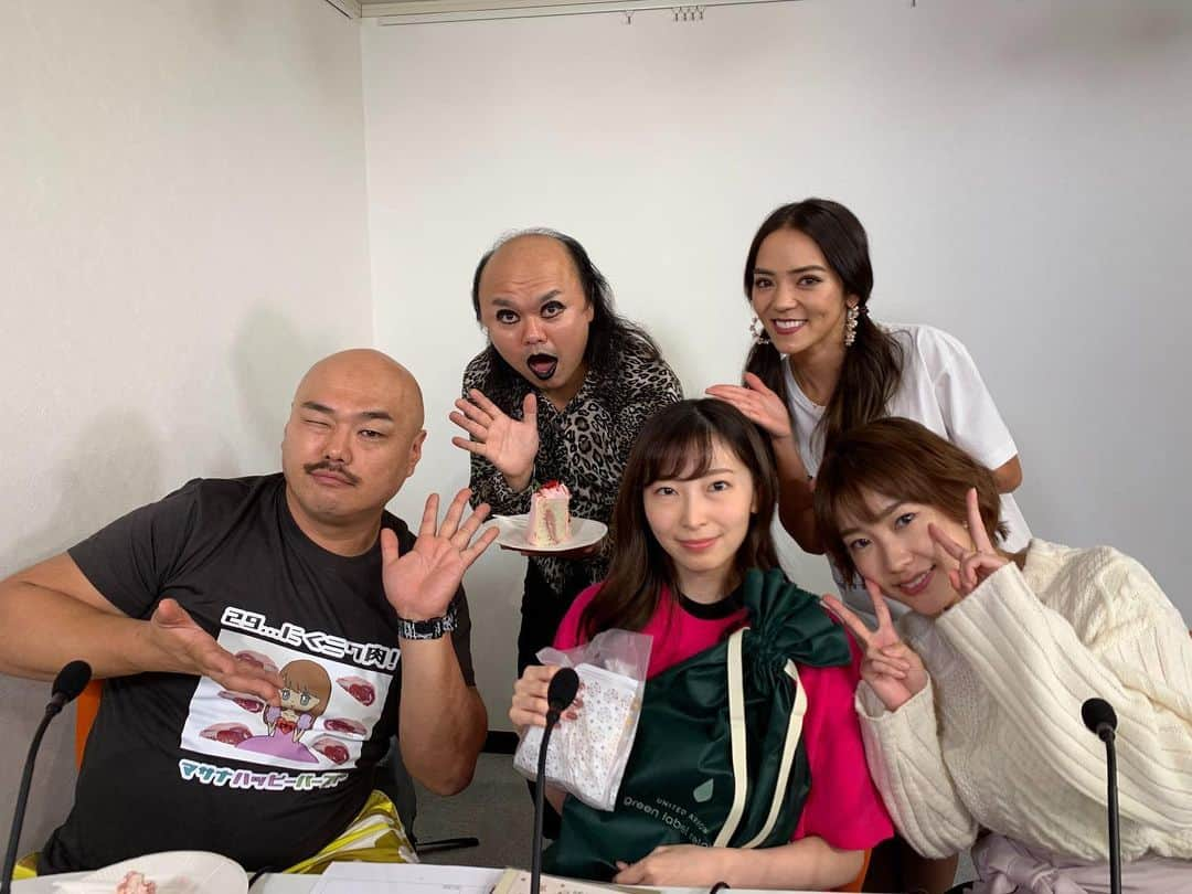 クロちゃんさんのインスタグラム写真 - (クロちゃんInstagram)「チアーるTV 【クロちゃんのライブでするしん】 今回は、まさにゃの生誕祭特別配信だったしんよー！ てんやわんやの1時間でした！ 参加して、まさにゃを祝ってくれたみなさんありがとうだったしんよー！！ アーカイブは11月7日。  #チアーるTV #大矢真那　 #佐藤実絵子　#キク #星咲英玲奈　#クロちゃん」11月5日 21時09分 - kurochandesuwawa