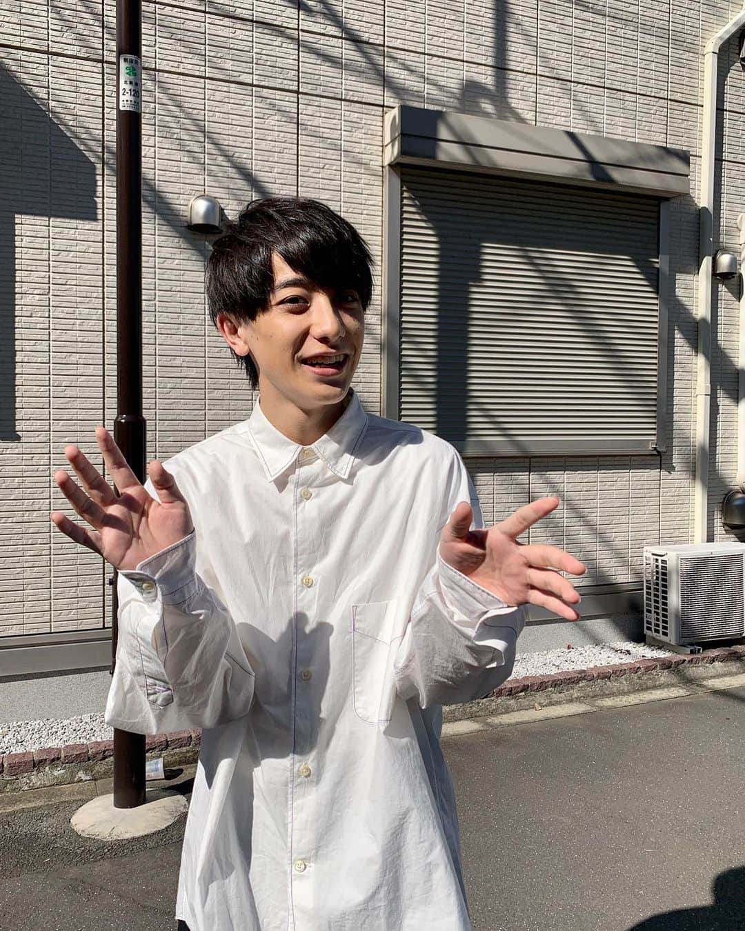 小西詠斗のインスタグラム：「今日が終わりますな😮 最近も元気に過ごしております！ もっとSNS更新できるように頑張らねば、、笑 こちらはオフショットでございます！」
