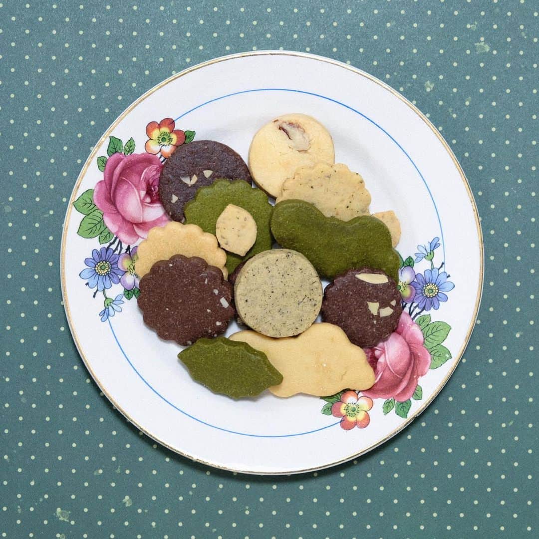 KUNIKAさんのインスタグラム写真 - (KUNIKAInstagram)「My favorite biscuits from @kashiya_shinonome ﻿🦢 ﻿ 菓子屋シノノメさんのクッキー詰め合わせ﻿ さくさくホロホロとっても美味しかったなぁ 近々レシピ本が出るそうな。楽しみ❤︎﻿」11月5日 12時41分 - _kunika_