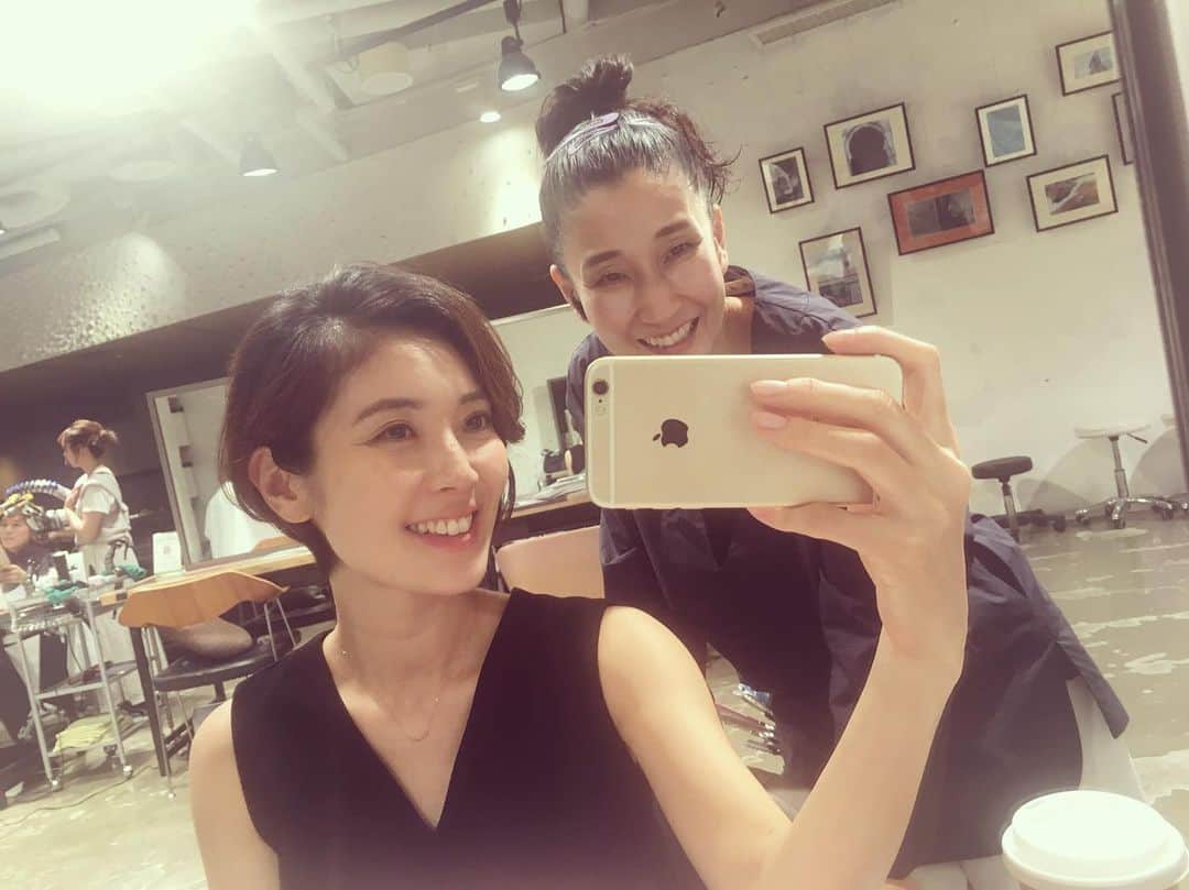 のインスタグラム：「前回バッサリ切って貰ってから、 2ヶ月弱で、またカットして貰いました💇‍♀️ やっぱりショートだと、襟足の伸びが結構気になる…。 今回もサッパリ😆 ちなさん @chinaakiba いつも、ありがとう✨ シャンプートリートメントもドライヤーもラク過ぎて最高🤗  #カット#ヘアスタイル#銀座ヘアサロン#GARDEN#gardentokyo #hairsalon#ginza#ginzahairsalon 💇‍♀️#hair#hairstyle#haircut#秋葉ちな さん」