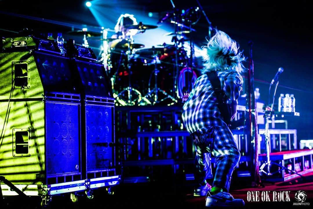 Julen Esteban-Pretelのインスタグラム：「@oneokrockofficial at Hiroshima Arena - Day 2 #ONEOKROCK #EyeOfTheStorm #JapanTour #JulenPhoto #TOURDREAMS」