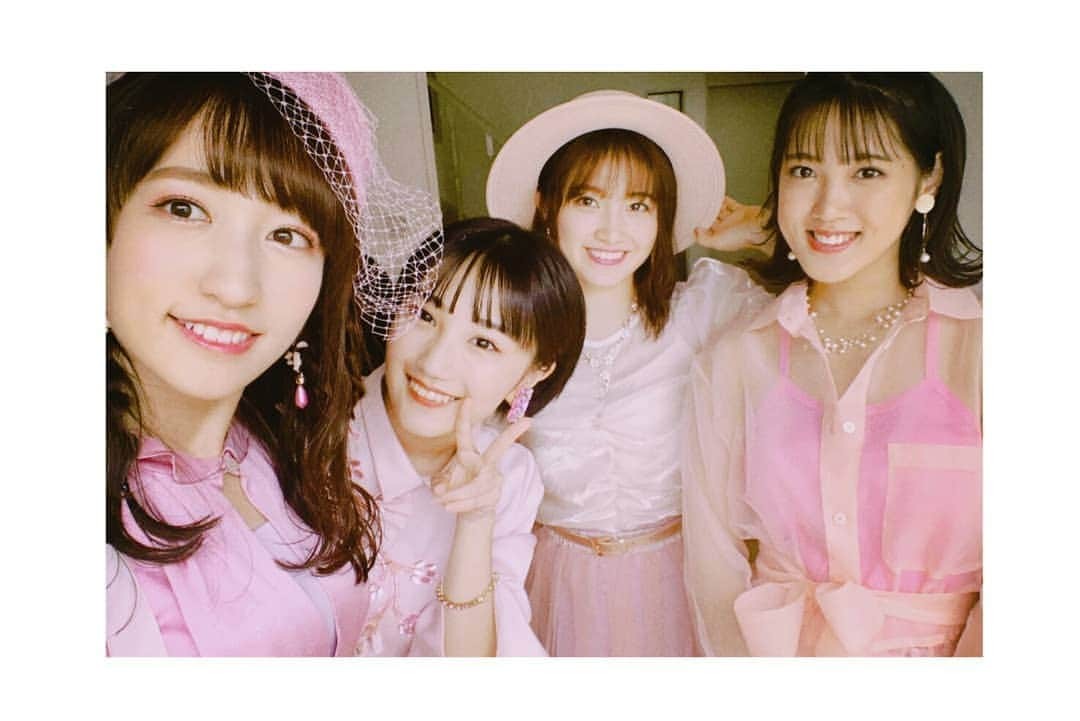 Country Girlsさんのインスタグラム写真 - (Country GirlsInstagram)「カントリー･ガールズ結成5周年を迎えました🍓 いつも沢山の声援本当にありがとうございます！  そして本日｢カントリー･ガールズ大全集①｣の ジャケ写&最新アーティスト写真が公開されました  ピンク衣装が可愛すぎて､､､ 組み合わせは衣装さんと話し合ってコーディネートさせて頂きました、お気に入りです  musubu  #country_girls #船木結 #結成5周年 #おめでとう自分たち #カントリーアルバム #PINK」11月5日 12時53分 - countrygirls_official