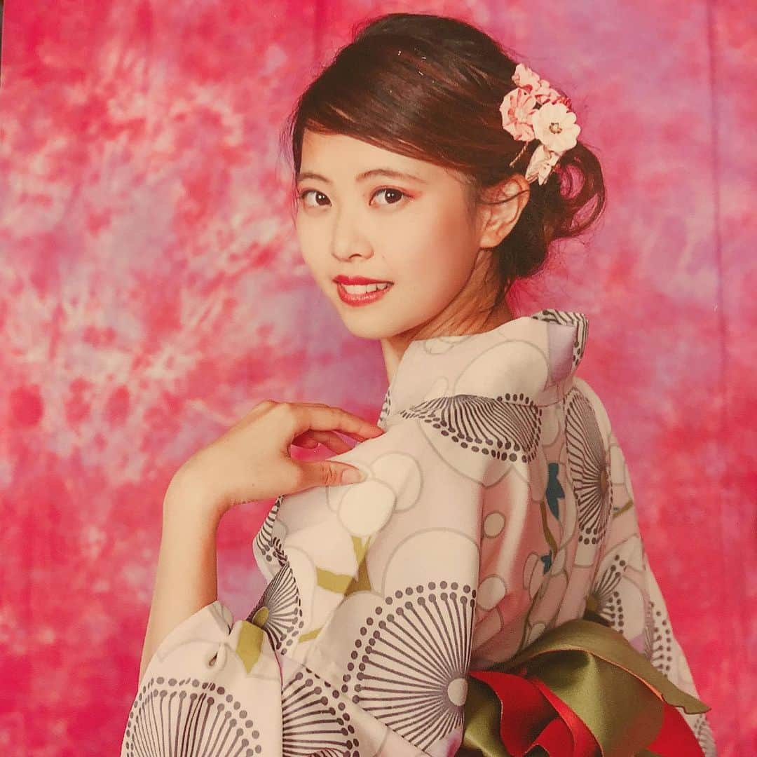 柴垣映里奈さんのインスタグラム写真 - (柴垣映里奈Instagram)「浴衣クイーンコンテストの写真が届きましたので^ ^ エレガント賞をいただきました。 今までも浴衣は好きで毎年自分で着ていましたが、コンテストをきっかけに着物を少し教えていただきました👘 着物が似合う女性になりたいです^ ^  #浴衣クイーンコンテスト2019」11月5日 13時18分 - cq_erina_s