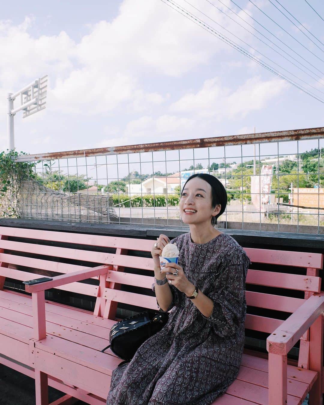 高山都さんのインスタグラム写真 - (高山都Instagram)「沖縄DAY3 見事に晴れた！最高！ やっぱり青空には会いたいもんな。 撮影してても、やっぱり青が綺麗だとめっちゃ写真が素敵になる。 ブルーシールは塩ちんすこう味が美味しかった🍦 ワンピースは　@_ancientala_  #都ふく　#都の旅の記録　#都の沖縄旅2019」11月5日 13時39分 - miyare38