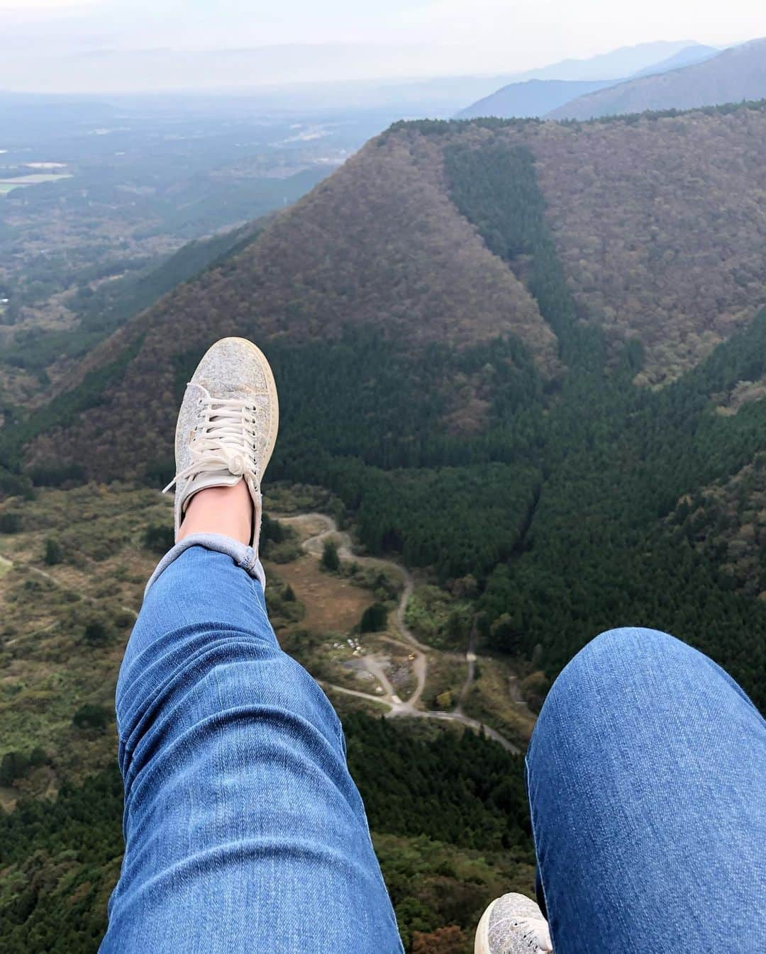 本間紗理奈さんのインスタグラム写真 - (本間紗理奈Instagram)「人生初、パラグライダー！富士山の目の前で、初体験✨🗻すごい景色でした。ずっと手震えてたけど😂💦楽しかったし、いい経験になった！  #パラグライダー #富士山 #パラグライダータンデム  #yolo」11月5日 13時57分 - sarinaaaaa_h