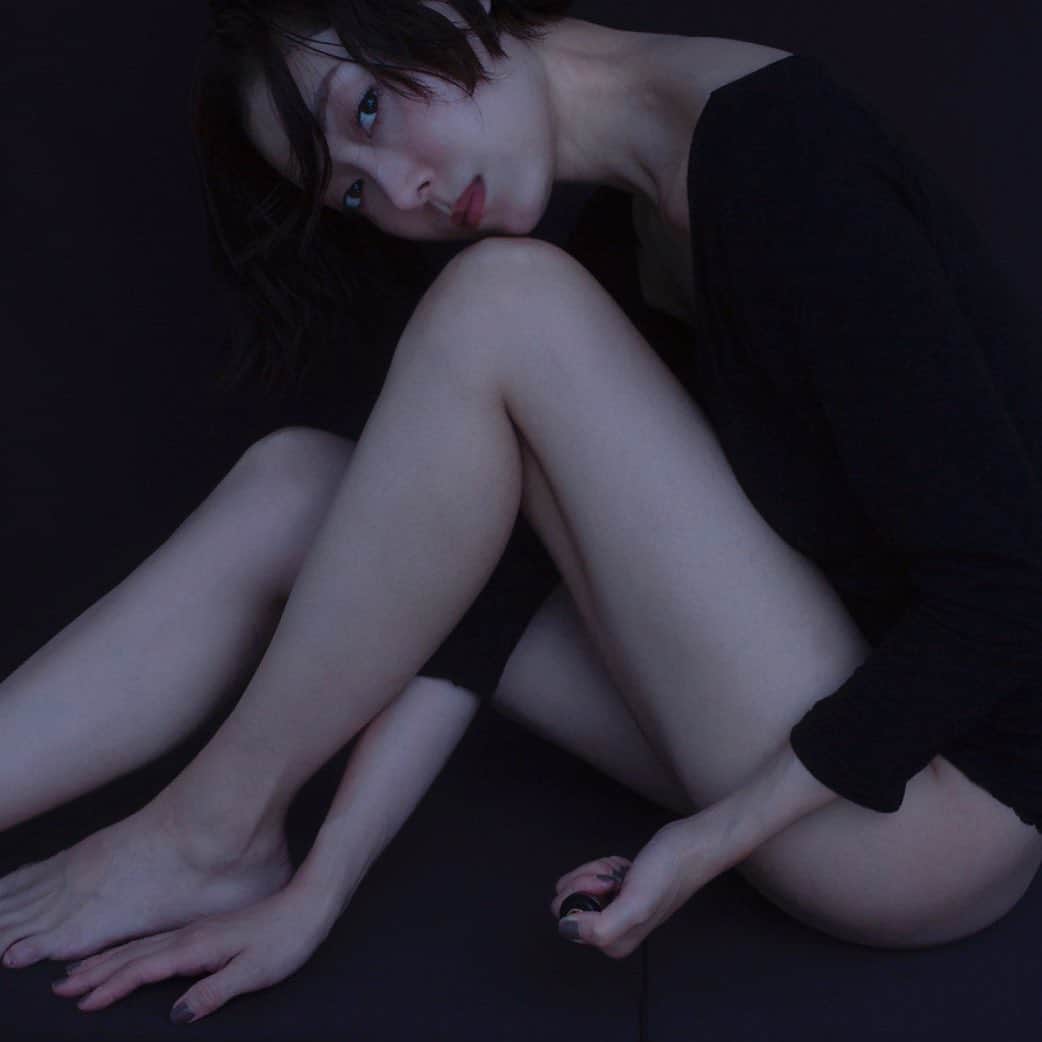大塚良子のインスタグラム：「Self portrait @ryoko_hanne  #selfie #mystyle #photography #life #selfportrait #portrait #myself」