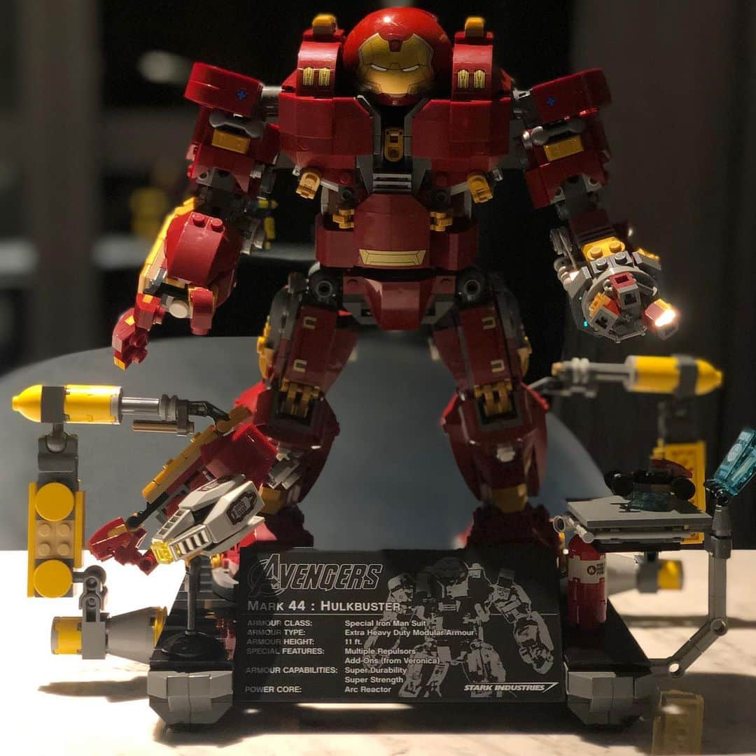 リン・グイのインスタグラム：「I’m Iron Man 🤩  Tá com inveja? @vitorishiy  #imironman #lego #interesting #legomarvel #marvel #ironman #乐高 #钢铁侠」