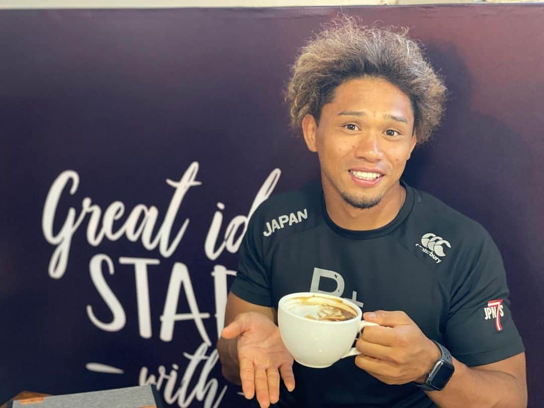 合谷和弘さんのインスタグラム写真 - (合谷和弘Instagram)「coffee time in FIJI 🇫🇯 . . #japan7s #セブンズ日本代表 #risingrugby ---------------------------------------------------- #professionalrugbyplayer  #プロラグビー選手 #kubotaspears #クボタスピアーズ #セブンズ日本代表 #nike #nikeathlete #nikeairmax  #avex #avexmanagement  #サンクロレラ #sunchlorella  #ドットコミュ  #合谷和弘 #Kevin #ケビン #kevin58 #kazuhirogoya #rugby #topleague #ドローンパイロット #ドローン操縦士」11月5日 14時08分 - kazuhiro_goya