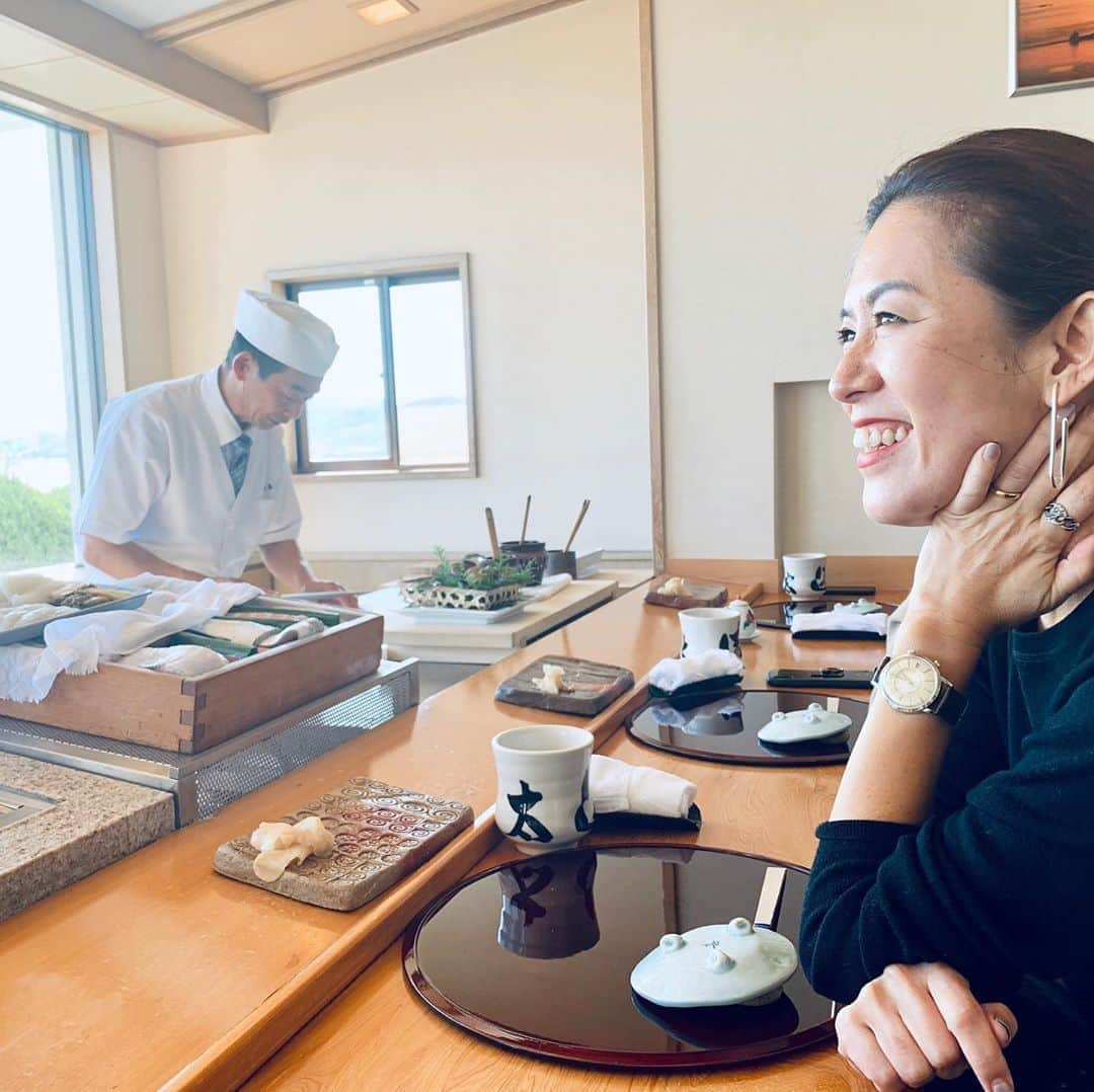 大草直子さんのインスタグラム写真 - (大草直子Instagram)「突然ですが、岡山の児島にいます。住みたい。住んで良いですか？  来たばかりだけれど、大好き♡１月に、今回の仕事の内容、ローンチします。またお知らせしますね。岡山のみなさま、しばしお邪魔しています。 @upperhights  @lautreamont_insta  #Tシャツみたいなニットは #ロートレアモン #ぱっと着られて楽」11月5日 14時24分 - naokookusa