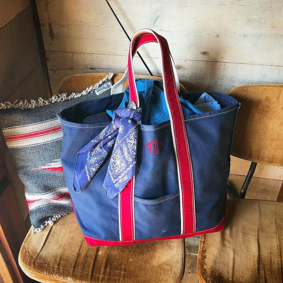 スタンダードカリフォルニアさんのインスタグラム写真 - (スタンダードカリフォルニアInstagram)「Made in USA Deluxe Canvas Tote Bag. 若干オンスを下げることで柔らかくて持ちやすいトートバッグに。 かといって、やわな感じはなく丈夫さも確保。 何よりMade in USA. 最高です！！ #standardcalifornia #スタンダードカリフォルニア #madeinusa #アメリカ製 #totebag #トートバッグ」11月5日 14時19分 - standardcalifornia