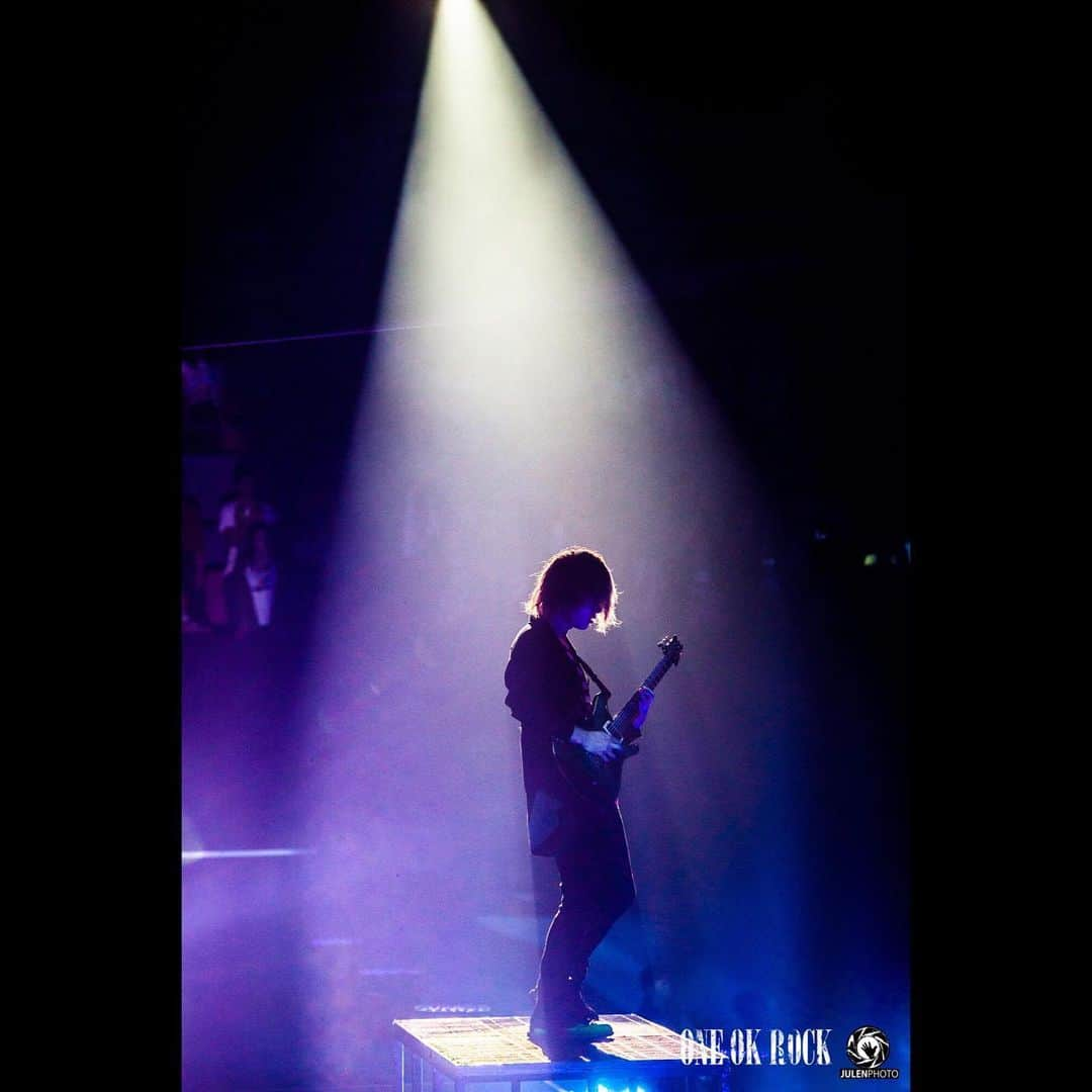 Julen Esteban-Pretelさんのインスタグラム写真 - (Julen Esteban-PretelInstagram)「@toru_10969 during @oneokrockofficia’s show at Hiroshima Arena - Day 2 #ONEOKROCK #EyeOfTheStorm #JapanTour #JulenPhoto #TOURDREAMS」11月5日 14時22分 - julenphoto