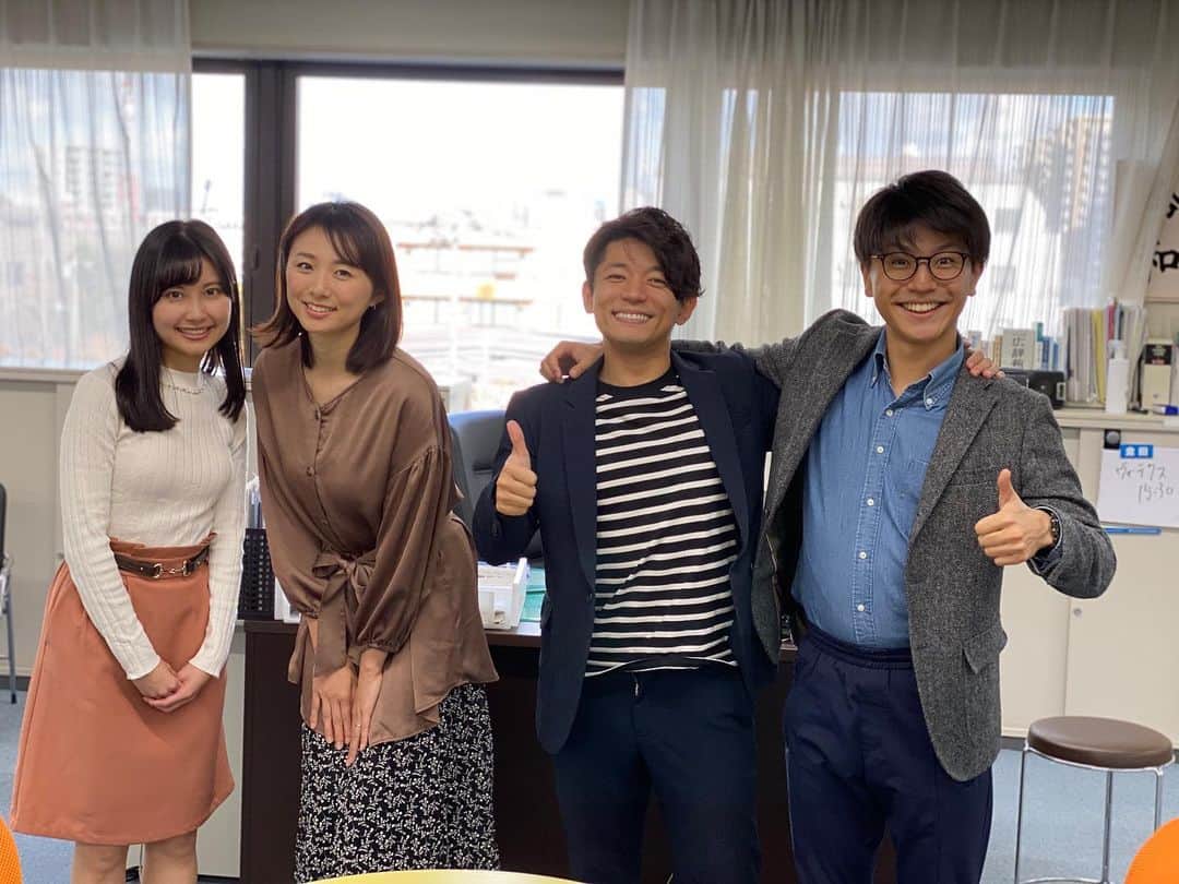 のインスタグラム：「このあと3時からは﻿ BSNラジオ3時のカルテット✨﻿ ﻿ 今日のメッセージテーマは﻿ 『意外な組み合わせ』😆﻿ ﻿ 打ち合わせ終わりに﻿ むぎちゃんとねねちんを捕まえて(笑)﻿ 意外な4ショット🤣♪﻿ ﻿ カルトットはキャリーオーバー発生中で﻿ なんと4000円が当たるチャンス😍﻿ ﻿ わくドキ子育て日記のコーナーでは﻿ 手掴み離乳食について﻿ はっぴぃままはうすの助産師あべさんから﻿ 色々とお聞きしますよ✨﻿ ﻿ メッセージはこちらから💌﻿ 3@ohbsn.com﻿ ﻿ #bsnラジオ﻿ #3時のカルテット」