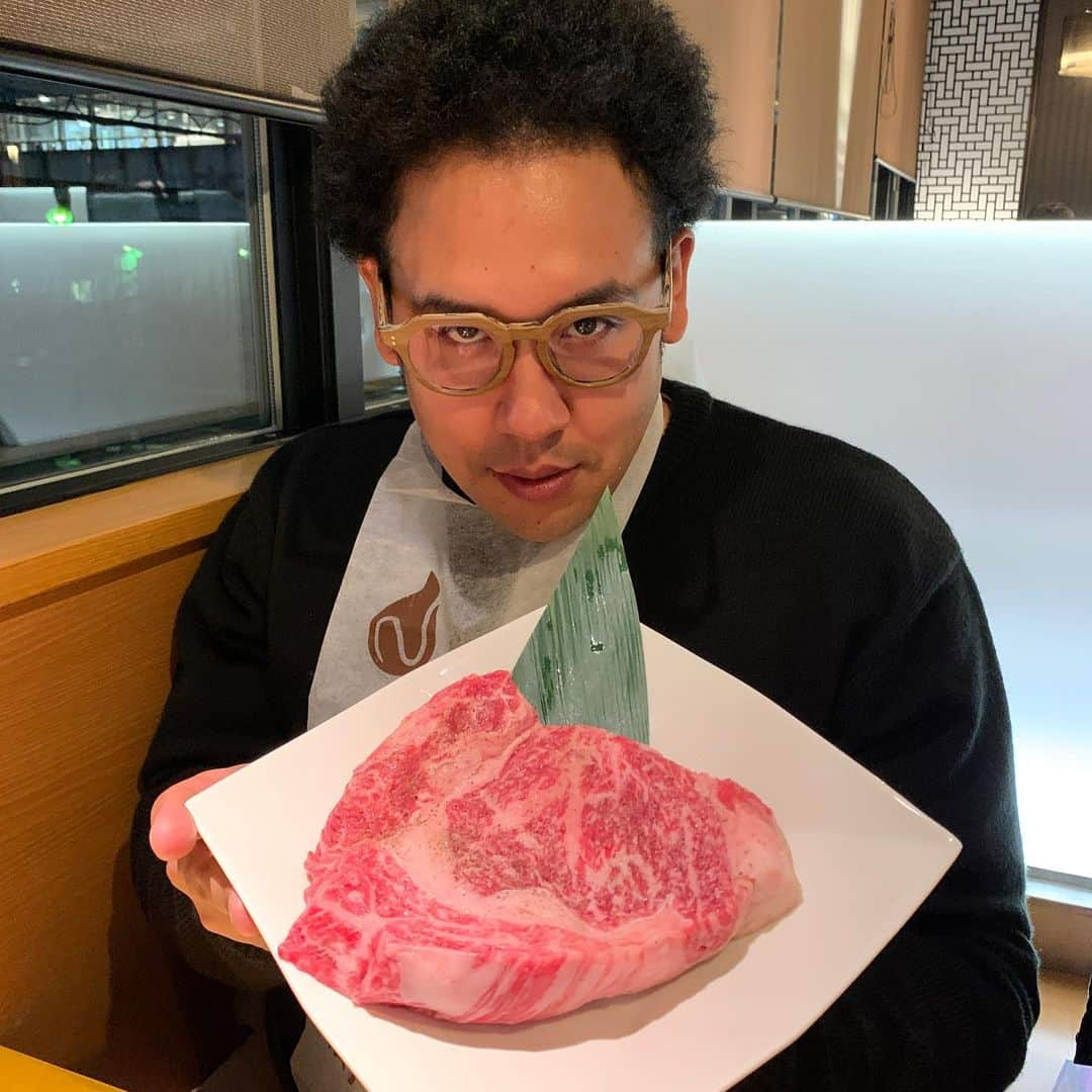 マービンJr.のインスタグラム：「#一口いる？ #いらないの？ #いらないなら食べちゃうね #肉亭中村 #最 #高」