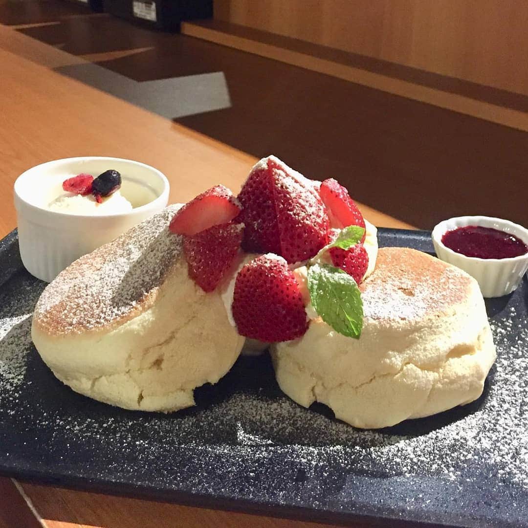 Japan Food Townさんのインスタグラム写真 - (Japan Food TownInstagram)「Sweets Lover MUST TRY! Do you want delicious Pan Cake?﻿ ﻿ "Riz Labo Kitchen" in Japan Food Town will be your first choice of Pan Cake House in Singapore! You can always enjoy delicious healthy Pan Cake that made from 100% organic rice flour.﻿ Check the menu and enjoy your favourite flavour from variety of Pan Cakes. It will be great to enjoy with organic tea too!﻿ ﻿ Visit during shopping or have a relax time during your break time!﻿ ﻿ Japan Food Town is located at 435 Orchard Road, Wisma Atria Unit 04-39/54.﻿ Riz Labo Kitchen is located at Wisma Atria #04-49 in Japan Food Town.﻿ ﻿ スイーツ好き大満足のパンケーキ！美味しいパンケーキが食べたくなったらここへ！﻿ ﻿ Japan Food Town内の「リズラボキッチン」はシンガポールのスイーツ好きにおすすめのパンケーキ屋さん！無農薬のオーガニック米粉に拘ったヘルシーなふわふわ創作パンケーキがお楽しみ頂けます。﻿ お好みで選べる色々なフレイバーをご用意しておりますのでメニューの中からお好みのパンケーキを選んでね！自慢のオーガニックティーと併せてヘルシーに美味しいふわふわパンケーキをゆったり気分でお楽しみ下さい！﻿ ﻿ お買い物の合間や午後の休憩に是非どうぞ！﻿ ﻿ Japan Food Townは435 Orchard Road, Wisma Atria Unit 04-39/54にあります。﻿ リズラボキッチンはJapan Food Town内、Wisma Atria #04-49にあります。﻿ ﻿ #rizlabokitchen #limited #pancake #peachpancake⁣#japanfoodtown #japanesfood #eatoutsg  #sgeat #foodloversg #sgfoodporn #sgfoodsteps #instafoodsg #japanesefoodsg #foodsg  #orchard #sgfood  #foodstagram #singapore #wismaatria #cheesesauce #fluffypancake﻿ ﻿」11月5日 15時24分 - japanfoodtown