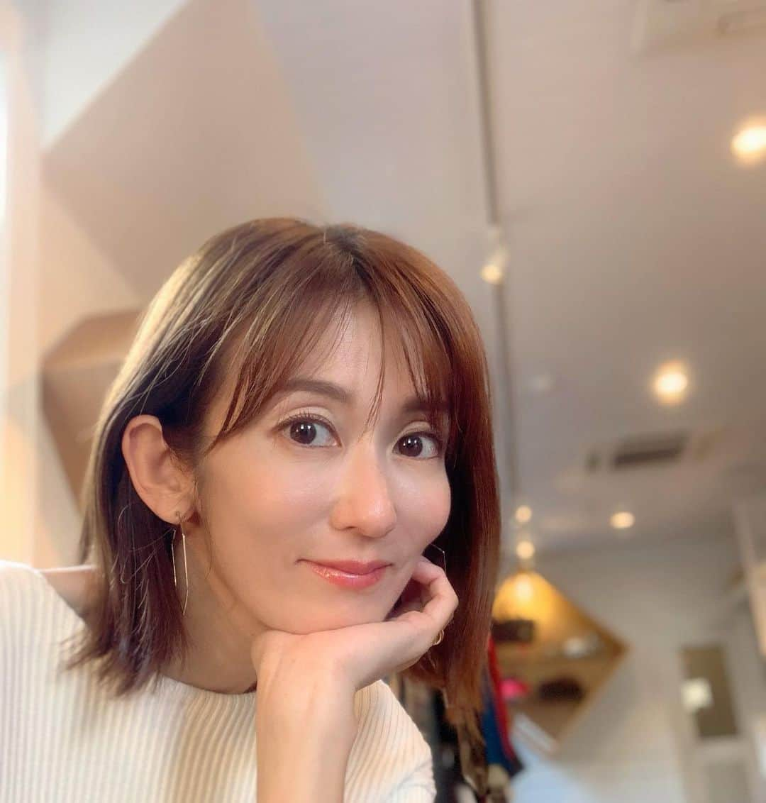 大河内奈々子さんのインスタグラム写真 - (大河内奈々子Instagram)「フラッと　寄れるお店　@rhombus_savascoffee 。 ・ 店主のしょーこちゃん は　色々な話が出来る　良き相談相手。 ・ 沢山話したらすっきりした☺︎ ・ @shoco_co いつもありがとう♡ ・ #美人オーナーのお店 #イベントやります  @shoco_co @rhombus_savascoffee  #ワークショプ #flowerstagram #flowerstylist」11月5日 15時30分 - nanakoohkouchi