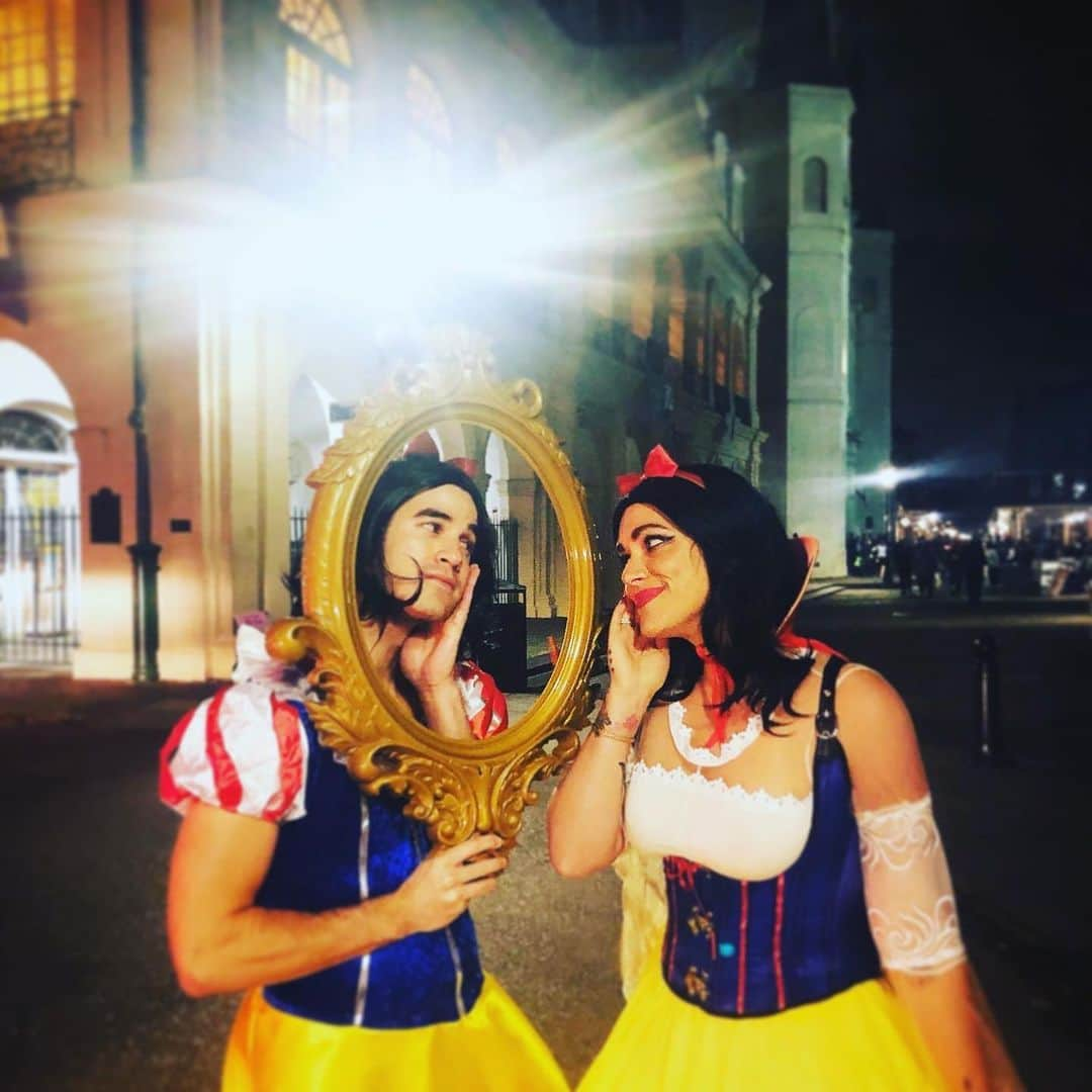 ダレン・クリスさんのインスタグラム写真 - (ダレン・クリスInstagram)「The length of today’s Monday was brought to you by the past MONTH’s worth of Halloween party shenanigans: Mario/Yoshi & Peach, 1/4 of 101 Dalmatians & Cruella, and “Vintage Vanity” in New Orleans. And that’s just three looks with ME. By the end of October, Mia clocked in at 7, and having made 3 for me- that’s 10 costumes total 🤦🏻‍♂️ . Yeah we went a little extra this round... but THIS IS HALLOWEEN. Until next year! Ok on to the turkey and shopping and lights and snow thing...」11月5日 16時05分 - darrencriss