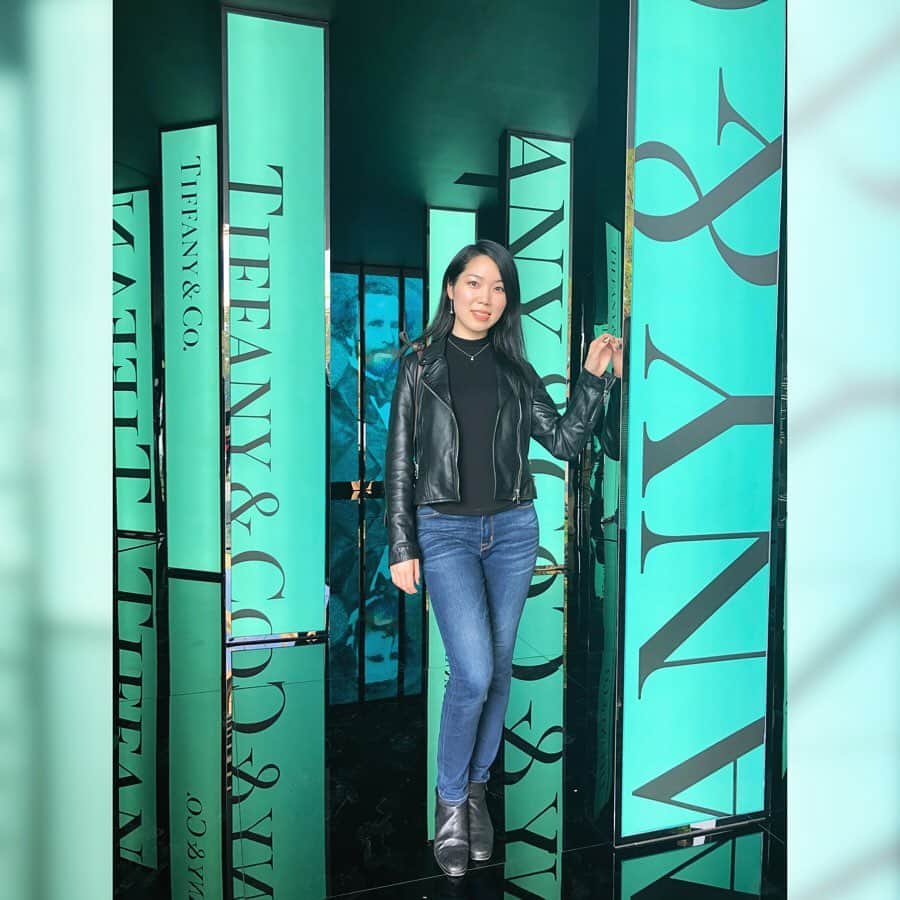 永瀬まりさんのインスタグラム写真 - (永瀬まりInstagram)「I came to #Shanghai to visit the exhibition🇨🇳 I was so excited to see my works in here! Vision & Virtuosity by Tiffany & Co. @tiffanyandco #VisionaryTiffany ティファニーの展覧会を観に上海にやってきました✈️私の手の写真がとても良い場所に大きく2点飾られていて、本当に感動しました。。✨ティファニーとの仕事はいつも夢のようです💍 ・ Thank you for showing me around @ryanryansu👏 and I appreciate your great arrange @christopheryoung🇺🇸 ・ はじめての上海、最高でした😆💗」11月5日 21時49分 - mari_handmodel