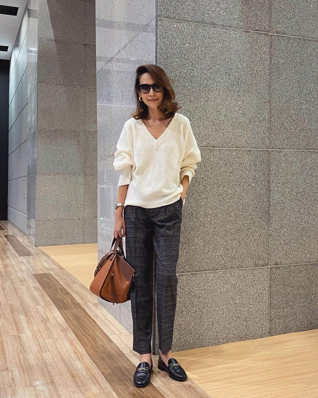 MAICOさんのインスタグラム写真 - (MAICOInstagram)「#outfit  Tops... @urs_official Bottoms... #zara  最近ザラで見つけたパンツに、ur'sの #vネックコクーンニットプルオーバー  コクーンシルエットと、ゆるめのVネックが可愛いです🙆🏼‍♀️✨ #urs#urs_official#urs_styling#pr」11月5日 21時44分 - maico0327