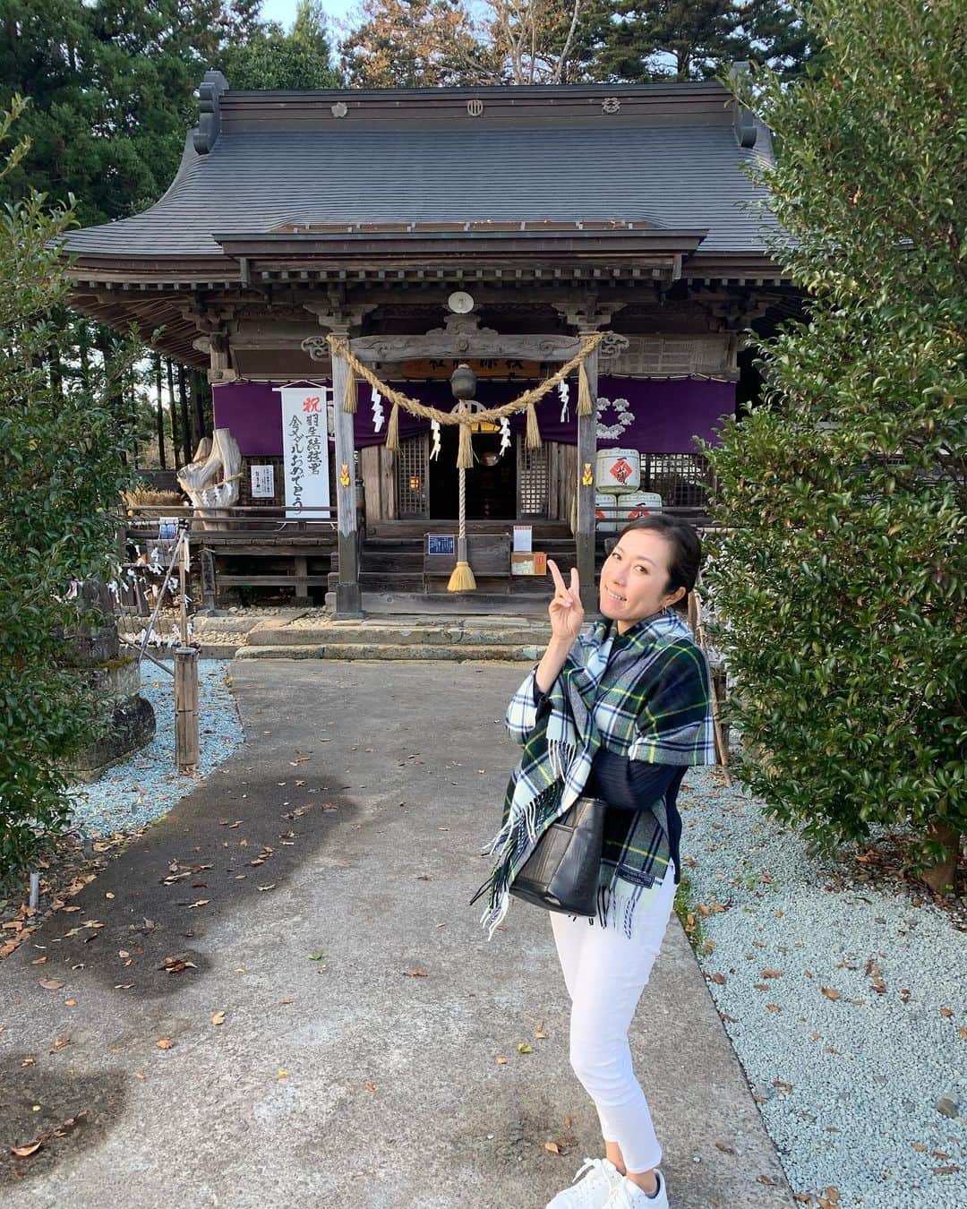 のインスタグラム：「秋保のカフェに行ったら勝負の神をみつけました⛩✨ #秋保#宮城#カフェ#仙台カフェ#神社#秋保神社#⛩#温泉#♨️#久しぶり#休日#脱力#すっかり秋#🍁🌰🍂🐿」