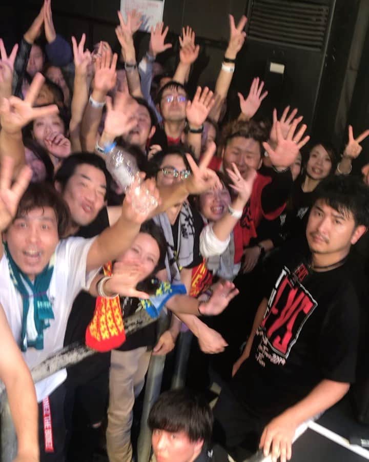 のインスタグラム：「熊本B9 FIVES回ってきた中で、一番暑い&熱いライブでした。 残すところFIVESもあと2本。 松山、高松と、まだチケットがあるようなので、今しか見ることのできない5人のライブを是非とも観に来て欲しいです。 #dragonash #THEFIVES」