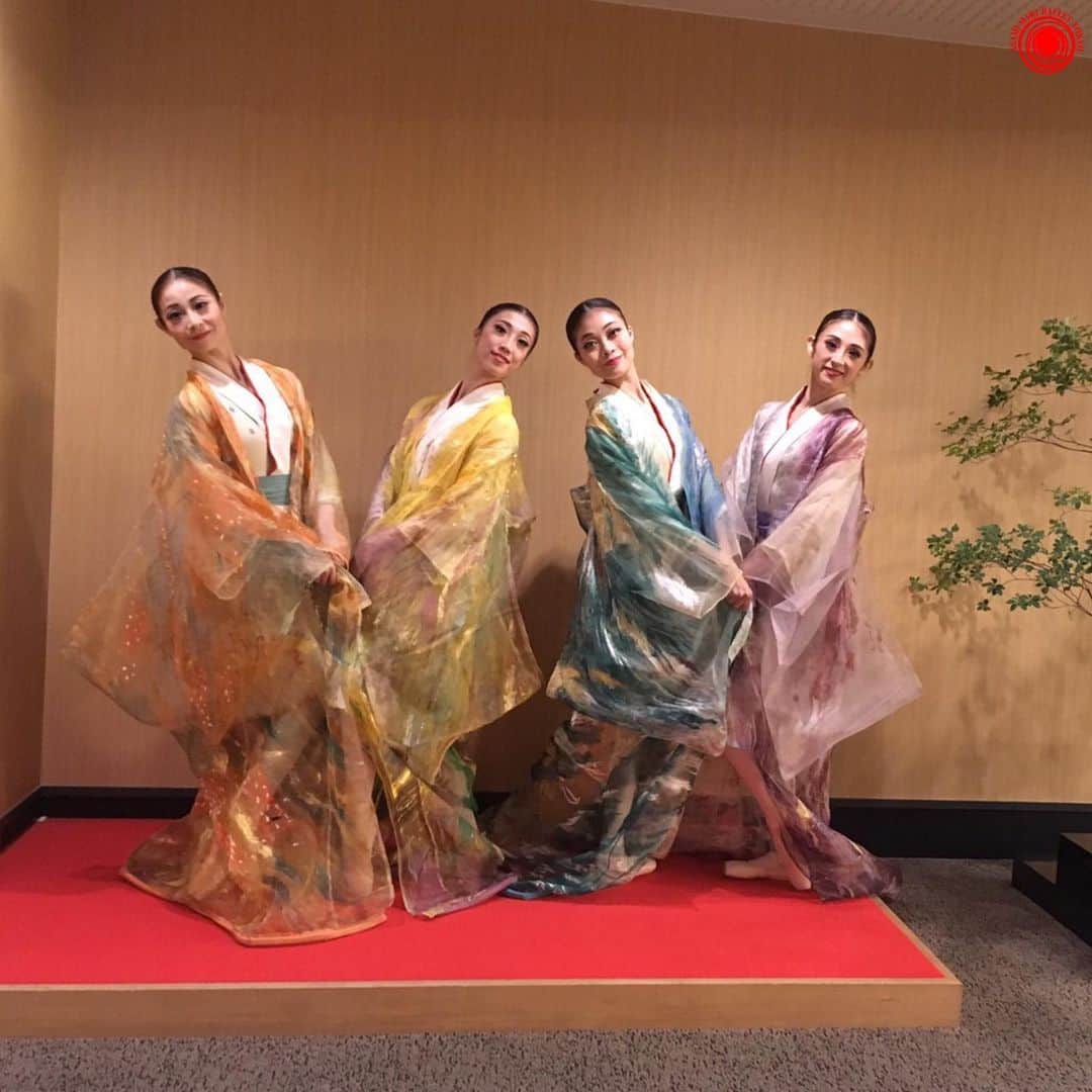 牧阿佐美バレヱ団さんのインスタグラム写真 - (牧阿佐美バレヱ団Instagram)「先日とあるショーに出演させていただいた時の写真です。 "和"がテーマの会場でダンサーたちが打掛風の衣装を着て踊りました。 牧阿佐美バレヱ団には「飛鳥 ASUKA」他、和服風の衣装を着て踊る作品があります。 いつか公演でも見てみたいですよね？  出演ダンサー 茂田 絵美子  佐藤 かんな 三宅 里奈 塩澤 奈々  #牧阿佐美バレヱ団 #牧阿佐美バレエ団 #バレエ #バレエ公演 #ballet #クラシック #クラシック #クラシックバレエ #コンサート」11月5日 16時55分 - asamimakiballettokyo