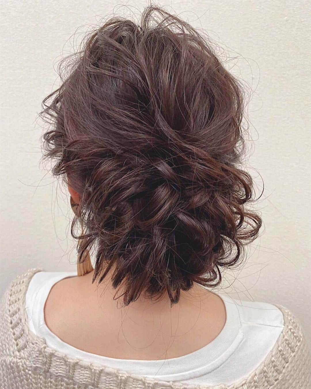 天野ゆうかさんのインスタグラム写真 - (天野ゆうかInstagram)「#ヘアアレンジ . . 徳島のお仕事は、久々にゲンちゃんのヘアアレンジセミナーのモデルでした👱🏻‍♀️✨ @gen_dai 徳島をはじめ、四国のフォロワーさんから 沢山のコメントいただけて嬉しかったです🥺♡ . . 繊細で可愛いアレンジ◎ いくつか載せときます✔︎ やっぱりプロにしてもらうアレンジは凄いね👏🏻💯 . . お世話になったfioleの皆さんも むちゃくちゃいい人ばかりで とっても楽しい２日間でした🚅🙆🏻‍♀️◎ . . ( ※ 現在サロンモデルのオファーは受けていませんので、ご了承下さい🙇🏻‍♀️) . . . #徳島 #セミナー #暗髪でもむちゃくちゃ可愛い #ヘアアレンジセミナー #ヘアモデル #ヘアアレンジ #ヘアスタイル #アレンジ #結婚式 #ブライダル #二次会 #お呼ばれヘア #編み下ろし #パーティーヘアアレンジ #ヘアセット #ロングヘア #暗髪 #hairstyle #hairarrange #hairset #longhair #arrange #japan #🇯🇵」11月5日 17時18分 - yucca_official