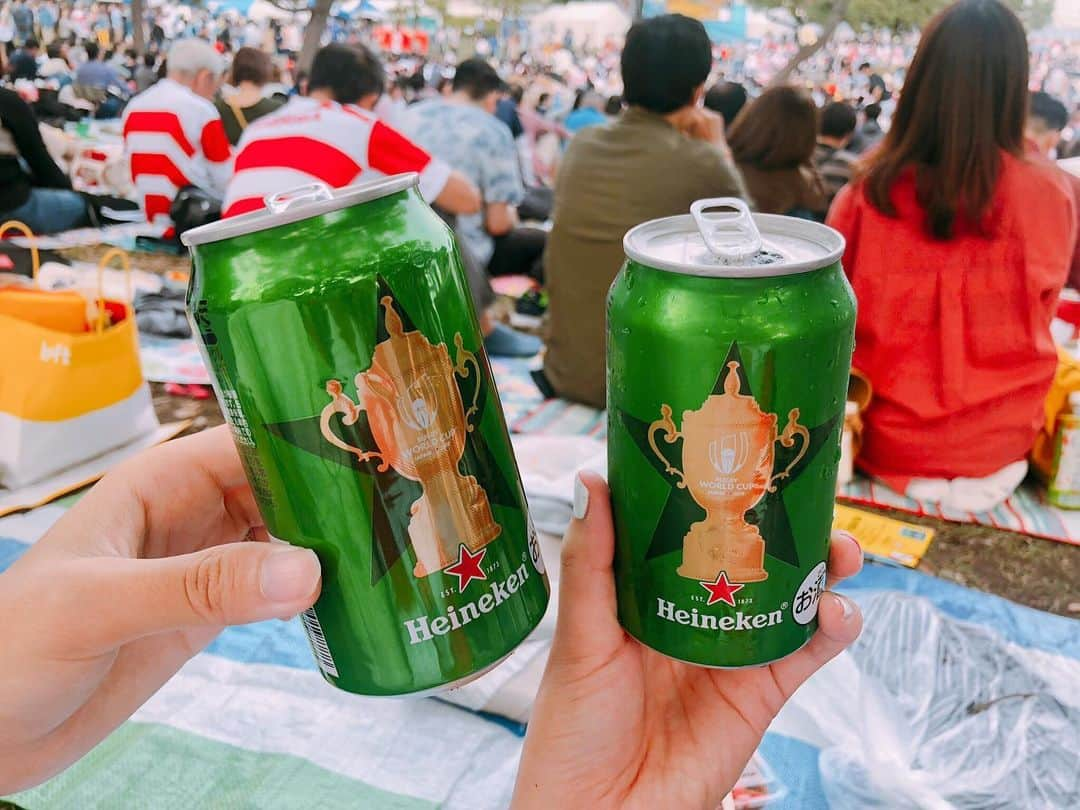 佐々木瞳さんのインスタグラム写真 - (佐々木瞳Instagram)「【ラグビーワールドカップ2019閉幕🏉】 ・ 11月2日、とうとうラグビーワールドカップ閉幕しちゃいましたね😢🤣 数日経ちましたが、やはり寂しい😿ラグビーロス😭 ・ 今大会の優勝は、南アフリカ🇿🇦🦌✨ 南アフリカもイングランドも強かったですねー‼️ 序盤はさすが強豪同士で、両者ともトライをなかなか決められず、キックでの得点。徐々に、南アフリカがじわじわと得点を重ねていきましたね🤔😆 個人的には、コルビ選手のの素早く、相手を振り切ってのトライ、 デクラーク選手の鋭いパスに、小柄でも大柄の選手に果敢にタックルする姿、 そして、あのセクシーな金髪姿に惹かれまくりでした🤣🏆💕 ・ 改めて、優勝、本当におめでとうございます🏉🏆🏅✨ そして、日本代表をはじめ、各国の代表の皆さん、大会関係者の皆さん、たくさんの感動をありがとうございました😭✨本当にお疲れ様でした🙇‍♀️ ・ 4年後は、大好きなフランス🇫🇷こ、これは呼んでいる⁉️🤣w行きたいっ‼️ ・ そして、せっかくここまで日本中が盛り上がって、夢中になったラグビー🏉☺️✨1月から始まる日本のトップリーグも応援していきたいですね🏉✨ ・ 皆さん、本当にお疲れ様でした🙇‍♀️✨ #rwc2019 #rwc #ラグビーワールドカップ #ラグビーワールドカップ2019 #ラグビー #ラグビー好き #ラグビー好きな人と繋がりたい #ラグビー日本代表 #ラグビーw杯 #デクラーク選手 #コルビ選手 #ラグビー女子 #ラグ女 #トップリーグ #佐々木瞳 #アナウンサー」11月5日 17時32分 - hitomihappygirl1026