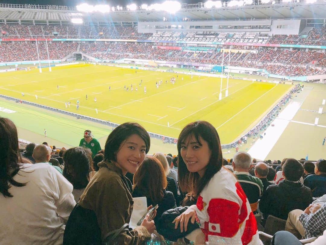 佐々木瞳さんのインスタグラム写真 - (佐々木瞳Instagram)「【ラグビーワールドカップ2019閉幕🏉】 ・ 11月2日、とうとうラグビーワールドカップ閉幕しちゃいましたね😢🤣 数日経ちましたが、やはり寂しい😿ラグビーロス😭 ・ 今大会の優勝は、南アフリカ🇿🇦🦌✨ 南アフリカもイングランドも強かったですねー‼️ 序盤はさすが強豪同士で、両者ともトライをなかなか決められず、キックでの得点。徐々に、南アフリカがじわじわと得点を重ねていきましたね🤔😆 個人的には、コルビ選手のの素早く、相手を振り切ってのトライ、 デクラーク選手の鋭いパスに、小柄でも大柄の選手に果敢にタックルする姿、 そして、あのセクシーな金髪姿に惹かれまくりでした🤣🏆💕 ・ 改めて、優勝、本当におめでとうございます🏉🏆🏅✨ そして、日本代表をはじめ、各国の代表の皆さん、大会関係者の皆さん、たくさんの感動をありがとうございました😭✨本当にお疲れ様でした🙇‍♀️ ・ 4年後は、大好きなフランス🇫🇷こ、これは呼んでいる⁉️🤣w行きたいっ‼️ ・ そして、せっかくここまで日本中が盛り上がって、夢中になったラグビー🏉☺️✨1月から始まる日本のトップリーグも応援していきたいですね🏉✨ ・ 皆さん、本当にお疲れ様でした🙇‍♀️✨ #rwc2019 #rwc #ラグビーワールドカップ #ラグビーワールドカップ2019 #ラグビー #ラグビー好き #ラグビー好きな人と繋がりたい #ラグビー日本代表 #ラグビーw杯 #デクラーク選手 #コルビ選手 #ラグビー女子 #ラグ女 #トップリーグ #佐々木瞳 #アナウンサー」11月5日 17時32分 - hitomihappygirl1026