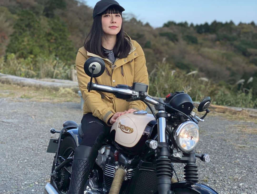 玉置成実さんのインスタグラム写真 - (玉置成実Instagram)「久しぶりに乗れました🏍 今日は南箱根まで。  #triumph #triumphbobber  #motorcycle #bikegirl  #トライアンフ女子 #ツーリング #バイク女子」11月5日 17時45分 - nm_tmk