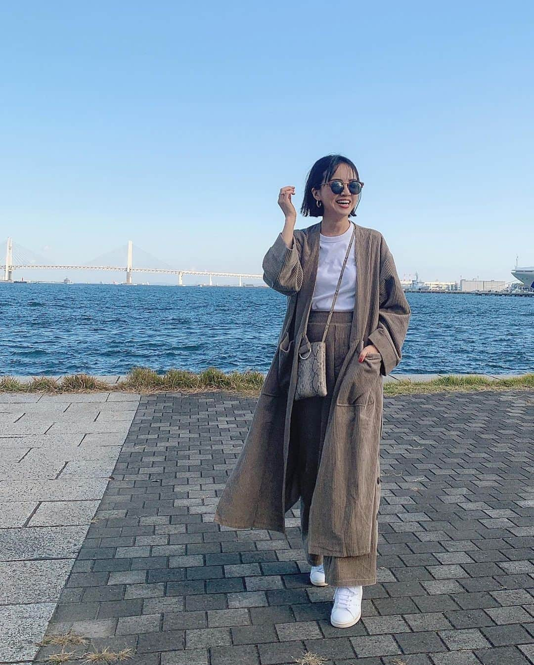 春名亜美さんのインスタグラム写真 - (春名亜美Instagram)「昨日の公園コーデ(追いかけ回す用) スニーカーに、両手が空くよう斜めがけBAGで、追いかけ回す準備万端で息子達に挑みました👟💨 ・ #コーデュロイガウン　　@fromfirstmusee  #コーデュロイパンツ  @fromfirstmusee  #中に着たTシャツ  何年か前の @uniqlo  #bag @lowrysfarm_official  #shoes @stellamccartney × @adidas ・ ・ ・ #fromfirstmusee #Musee #フロムファーストミュゼ#coordinate #ootd #outfit #fashion #mamafashion #ママコーデ #ママコーディネート」11月5日 17時39分 - amiharunaami