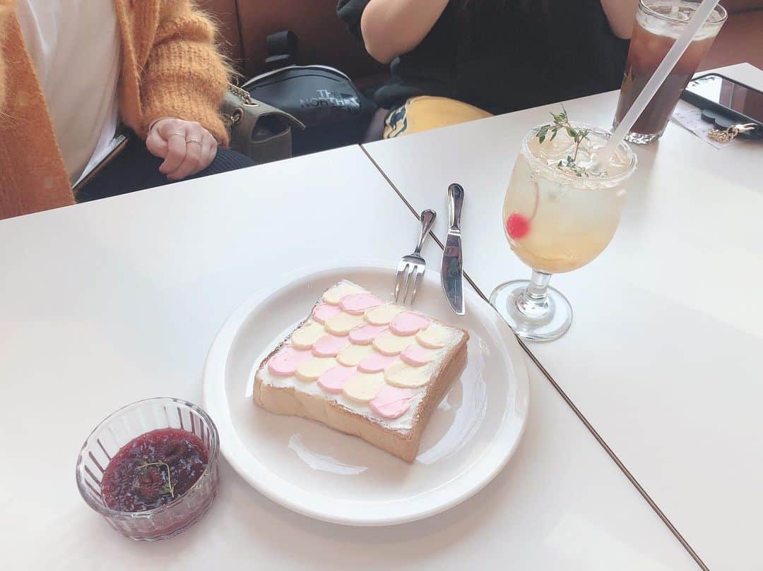 萩尾美聖さんのインスタグラム写真 - (萩尾美聖Instagram)「韓国で嬉しい再会🥰 色々お話できて楽しかった〜 このカフェは合井駅の近くです❤︎ #韓国#韓国カフェ#ホンデ#ホンデカフェ#mndcoffee」11月5日 17時43分 - misato_hagio
