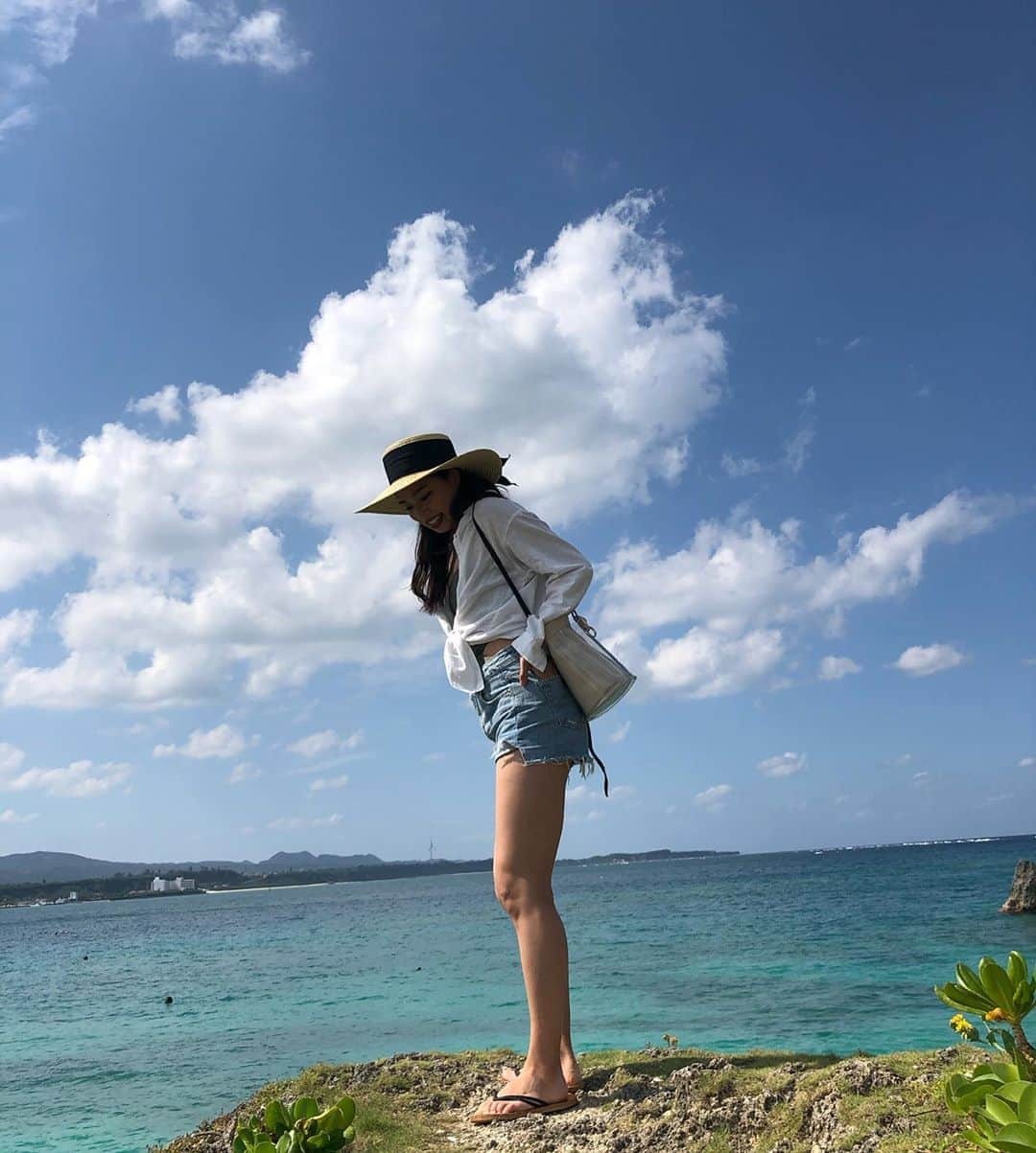 福内櫻子さんのインスタグラム写真 - (福内櫻子Instagram)「青い空とエメラルドグリーンの海🌺 . 今年ストローハット買ったのに 忘れてて一度も被れないと思ったら11月に被れた😉 . . . #run #running #runner #okinawa #japan #sea #training #fitness #fitnessmotivation #古宇利島　#沖縄」11月5日 17時52分 - sakurako_fukuuchi