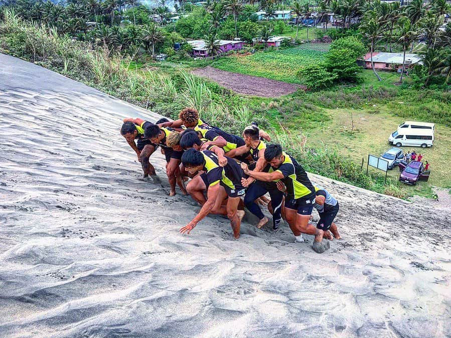 藤田慶和さんのインスタグラム写真 - (藤田慶和Instagram)「「Sand Dunes」🇫🇯 砂漠トレーニング🏜 ここまでハードな坂道ダッシュ💨は初めて🤮 みんなで乗り越えた砂漠🏜トレーニングでした🙆‍♂️ #sevens #japan #セブンズ #日本代表 #fiji #フィジー #ラグビー #rugby #砂漠 #training #トレーニング #sanddunes」11月5日 17時56分 - yoshikazu15