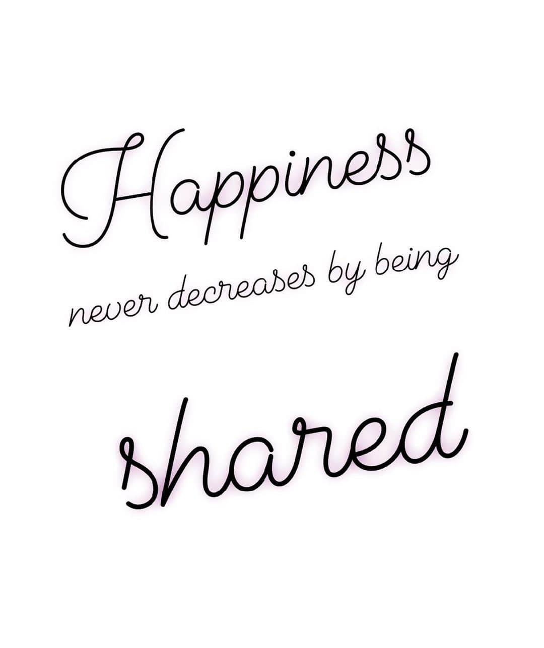 トレーシー・キスさんのインスタグラム写真 - (トレーシー・キスInstagram)「These words make me smile so much inside which is why I wanted to share them with you all today my darlings. “Happiness never decreases by being shared” they say that thousands of candles can be lit from one single flame without its life ever being shortened - we can all be kind, loving, considerate, hardworking, happy and successful people without sacrificing these qualities whilst helping others because sharing is caring, not losing something that is precious. Greed will never make us happy because it’s not a positive trait, therefore the more we help others to rise the greater love we will feel. If you see somebody struggling, having a hard time or needing a break then please listen to the voice inside of your heart and be there for them, do something kind and show them that the world cares. It doesn’t have to be much, a smile, hug or even a kind gesture - doing something is better than nothing at all 🙏🏼 ------------------------ #kindness #worldpeace #love #happiness #tracykiss #gymlife #bodygoals #namaste #muscles #livingmybestlife #tattoo #healthy #happy #inspiration #gains #motivation #ootd #fashion #weightloss #fitness #success #girlpower #redhead #goodvibes #lotd #veganism #love #gym #bodybuilding #vegan」11月5日 18時10分 - tracykissdotcom