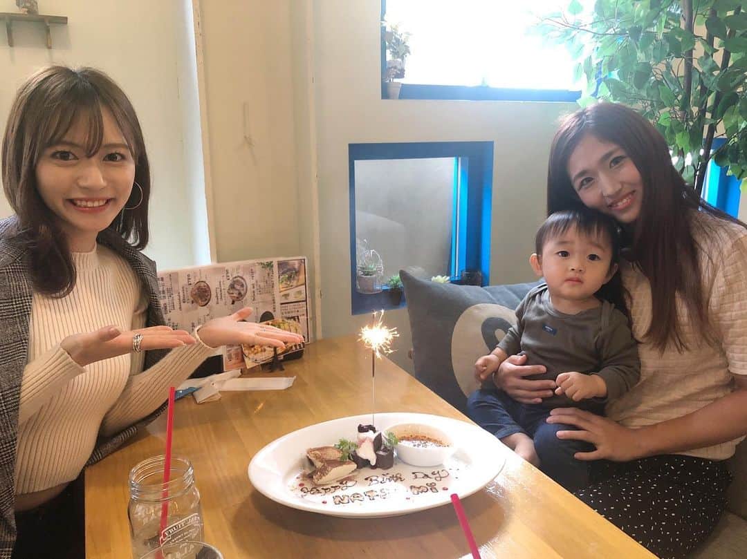 山下愛実（まなみるく）のインスタグラム：「Natsumi,Happy birthday🎂  遅くなっちゃったけどお祝い💜 昔は毎日のように一緒に遊んでた なつみが結婚してもう１年が経って 家の事,子育てこなしてて尊敬🥺 いつもありがとうね。これからもbff大好きよん❤️ #懐かしの#TMN」