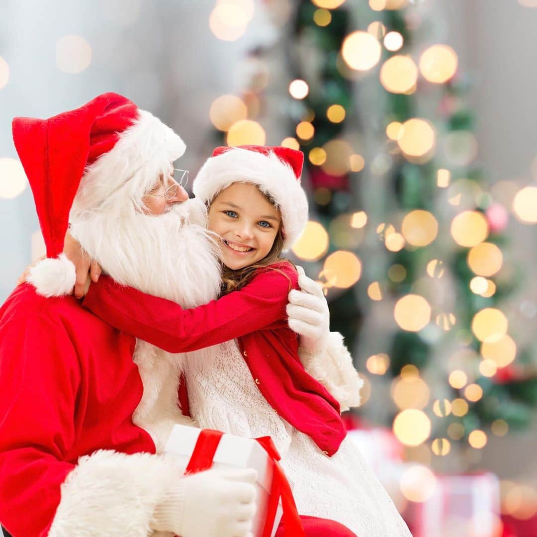 のインスタグラム：「ハッピー！ファミリークリスマス～集まれ！サンタさんといっしょ～〈満員御礼〉 ・ パティシエとのクリスマスケーキ作りや、ホテルシェフが腕をふるうランチブッフェ、フォトスポットでのサンタクロースとの記念撮影など、ご家族での思い出づくりにぴったりの、楽しいクリスマスパーティーです。 ・ 日時：2019/12/22（日）11:30～14:00（受付11:00～) 料金： ・大人2名様＆お子様1名様　¥22,000 ・大人1名様＆お子様1名様　¥14,000 ・追加　大人1名様¥9,000／お子様1名様¥5,500 会場：3階 宴会場「インターコンチネンタル ボールルーム」 内容： ・クリスマスランチブッフェ＆お飲物（ソフトドリンク） ・ケーキのデコレーション、プレゼント（お子様のみ） 備考： ・料金にはお料理、お飲物、税金、サービス料が含まれます ・55組様限定 ・本イベントは事前入金制で ・「お子様料金」の対象年齢は3歳～小学生です。 ・画像はイメージです  お問い合わせ：045-223-2277（営業部）　月～金　9:00～18:00（祝日を除く） ※キャンセル待ちご希望のお客様は、お電話にて承ります。 ・ #ヨコハマグランドインターコンチネンタルホテル#横浜インターコンチネンタルホテル#横浜インターコンチネンタル#クラブインターコンチネンタル#みなとみらい#みなとみらい21#ホテル#クリスマス#パーティー ・ #intercontinentalyokohamagrand#intercontinentalyokohama#minatomirai#minatomirai21#yokohama#ihgjapantravel#christmas#partydress」