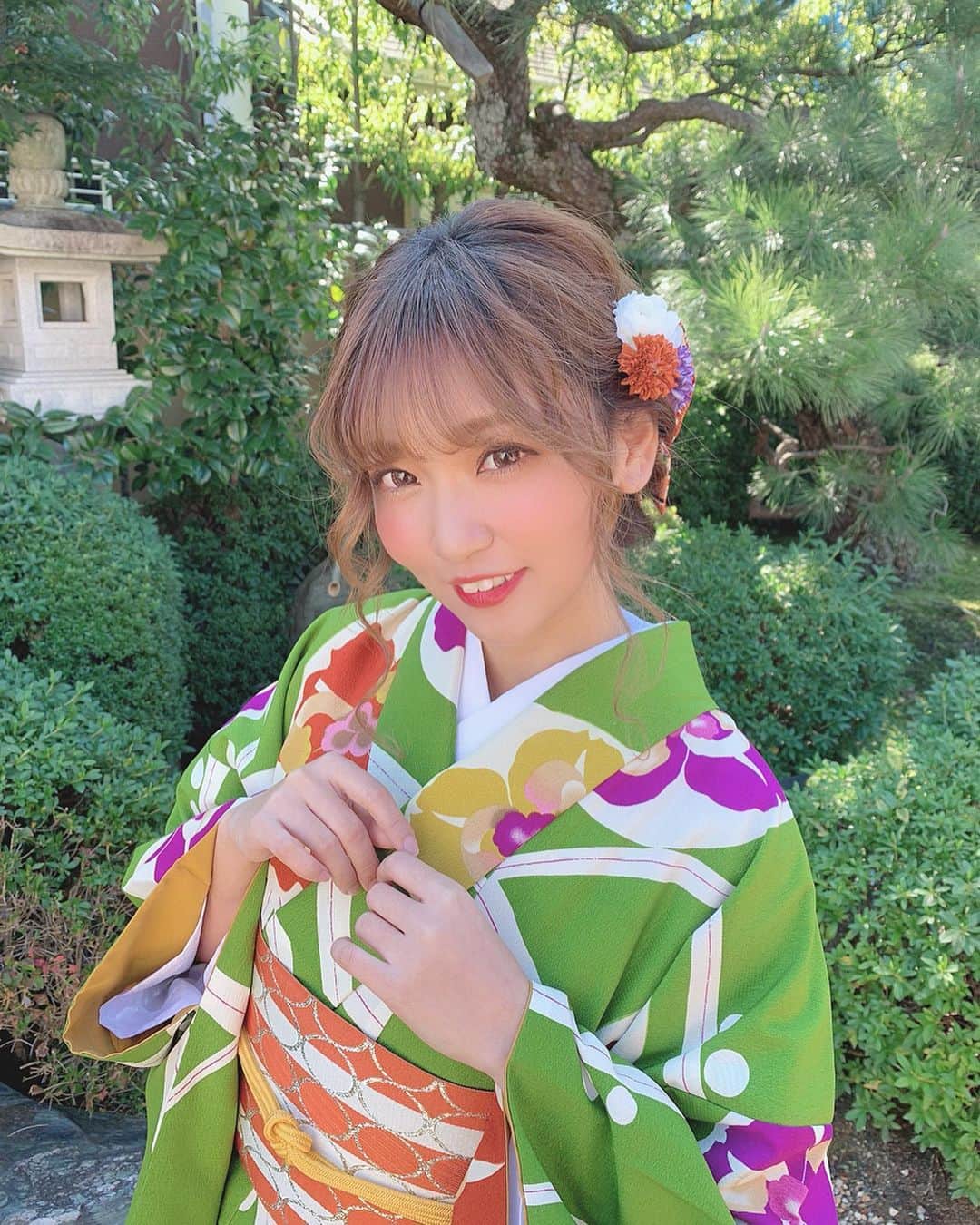 いっちゃん/嶋津 いつみのインスタグラム：「. . 今日はお着物の撮影でした🤓❤️ . . . . 何回か着替えたんやけど 1番BBAやったのに どうやらガーリーコーデ担当やったみたいで 全部かわいい系のお着物を着せていただきました🙇‍♀️💕 . . . ありがたやー😭🙏🏻💓 . . . . . やっぱ着物着るとピシッとする🙆‍♀️ . . . . . . #着物  #和装  #鎌倉  #レンタル着物 #関西  #関西サロモ  #サロンモデル #サロモ #いっちゃん  #フリーモデル #関西モデル  #あざといっちゃん #かわいっちゃん #いっちゃんコーデ #ブライダルモデル #アレンジモデル #ヘアカラー  #ヘアアレンジ #ootd . . .」