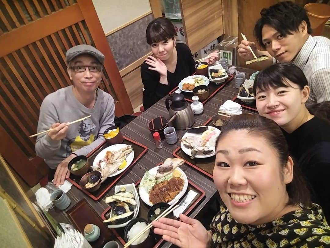 前田まみさんのインスタグラム写真 - (前田まみInstagram)「#おかけんた 兄さんの爆笑族ありがとうございました😊✨ 今回から新しい #ええ花月観光バス 🚌👨‍✈️ けんた兄さんのランチ会🍴 豆乳ソフトクリームまで美味しかったです🍦 #ぢゃいこ 姉さんのマーラーランチ会🍜 たくさんご馳走さまでした😃🙏✨ #吉本新喜劇 #よしもと新喜劇 #新喜劇 #鮫島幸恵 #吉岡友見 #前田まみ」11月5日 19時03分 - koromami24