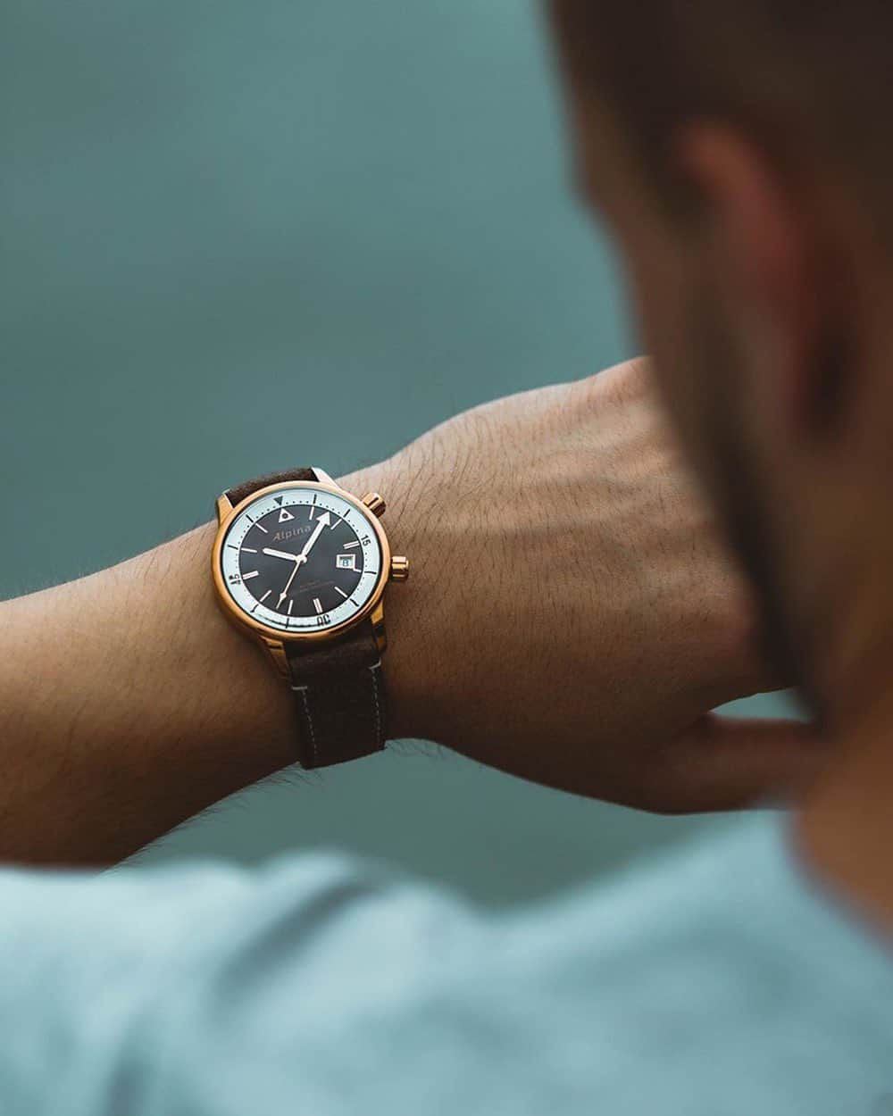 Alpina Watches Japanさんのインスタグラム写真 - (Alpina Watches JapanInstagram)「ㅤㅤㅤ 60年代スタイルを纏うお洒落な本格ダイバーズ ㅤㅤㅤ 《シーストロング ダイバー ヘリテージ》 AL-525BRC4H4 ㅤㅤㅤ #Alpina #AlpinaWatchesJapan #swissmade #swisswatch #watch #wristwatch #sportwatch #outdoor #seastrong #diver #heritage #automatic #30atm #LeatherStrap #アルピナ #アルピナウォッチ #スイス時計 #時計 #腕時計 #スポーツウォッチ #アウトドア #シーストロング #ダイバー #ヘリテージ #自動巻き #30気圧防水 #カーフレザーストラップ」11月5日 19時00分 - alpinawatchesjapan