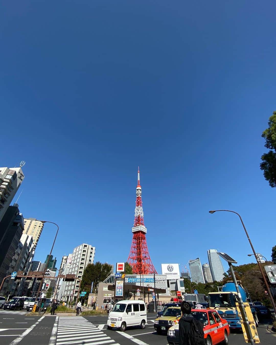 のインスタグラム：「. #今日の空 、とっても綺麗だったので#ノーフィルター でお届けします🗼☀ . #fine #sky #view #tokyotower  #tokyo  #japan #nofilter  #東京タワー #🗼 #広角レンズ  #iPhone11promax」