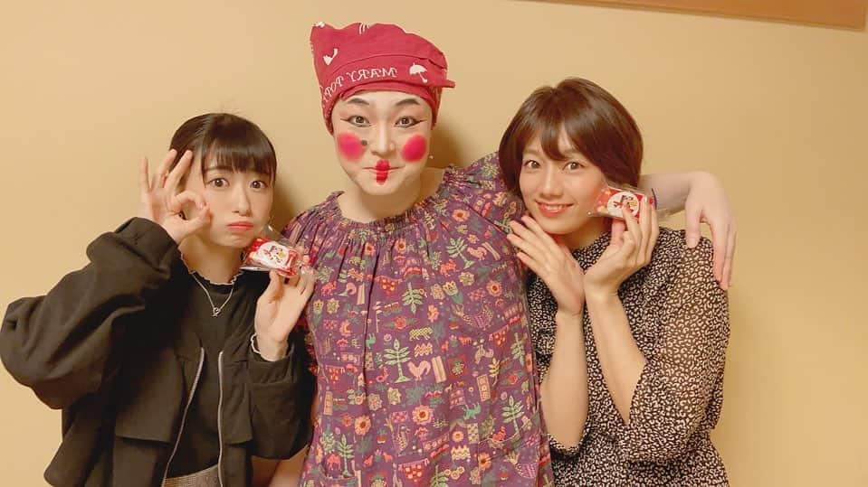 佐藤美希さんのインスタグラム写真 - (佐藤美希Instagram)「「ふるあめりかに袖はぬらさじ」観劇。 上品で華やかな音楽劇。 大地真央さんの所作、歌声、三味線の弾き語り全てが美しくて瞬きするのを忘れます。 久保田磨希さんが登場すると一気に空気感が変わりました！舞台上にいる久保田さんから目が離せなかった。いつもはぎゅーして写真を撮るけれど白塗りしているからと左手の優しさが☺️ 一緒に観ていた唯月ふうかちゃんと✨ 明治座にて今月27日まで！  #ふるあめりかに袖はぬらさじ #音楽劇 #明治座 #ホリプロ #久保田磨希　さん #唯月ふうか　ちゃん」11月5日 19時01分 - satomiki0626